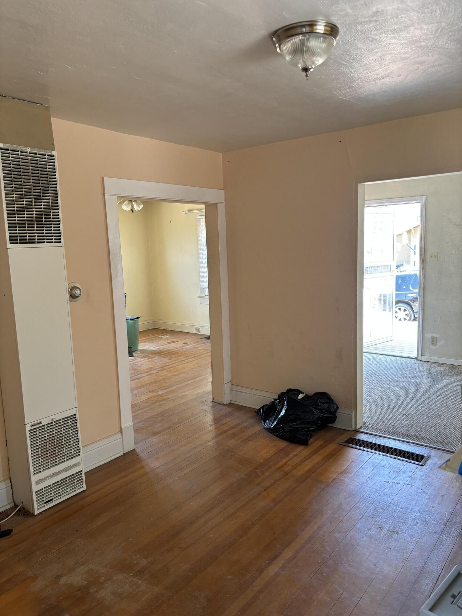 Photo 3 — 1928 Sunshine Terrace SE