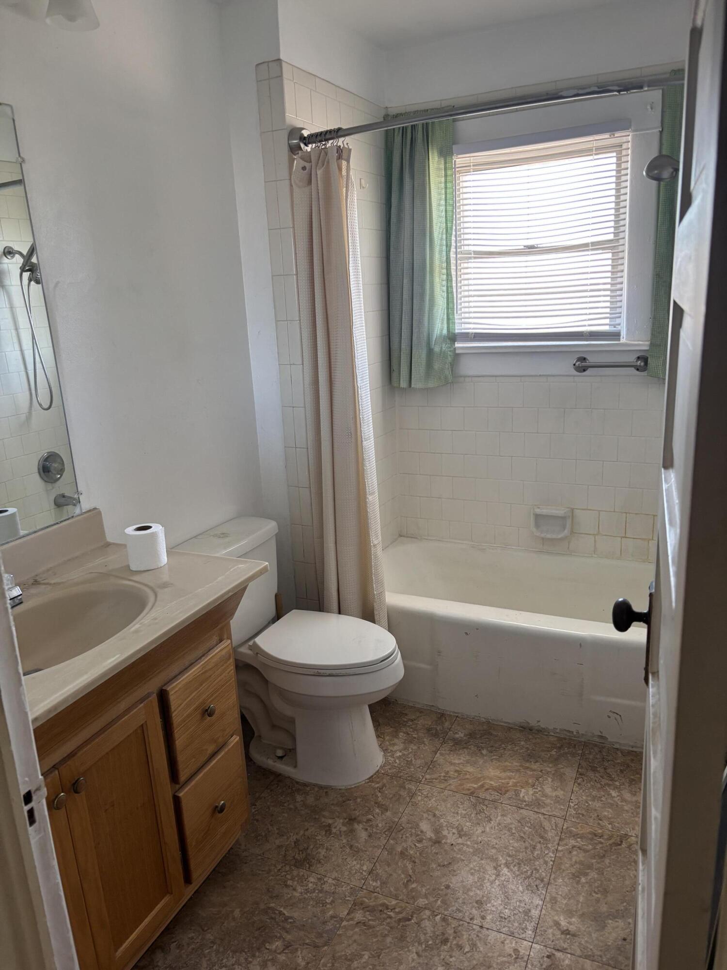 Photo 12 — 1928 Sunshine Terrace SE