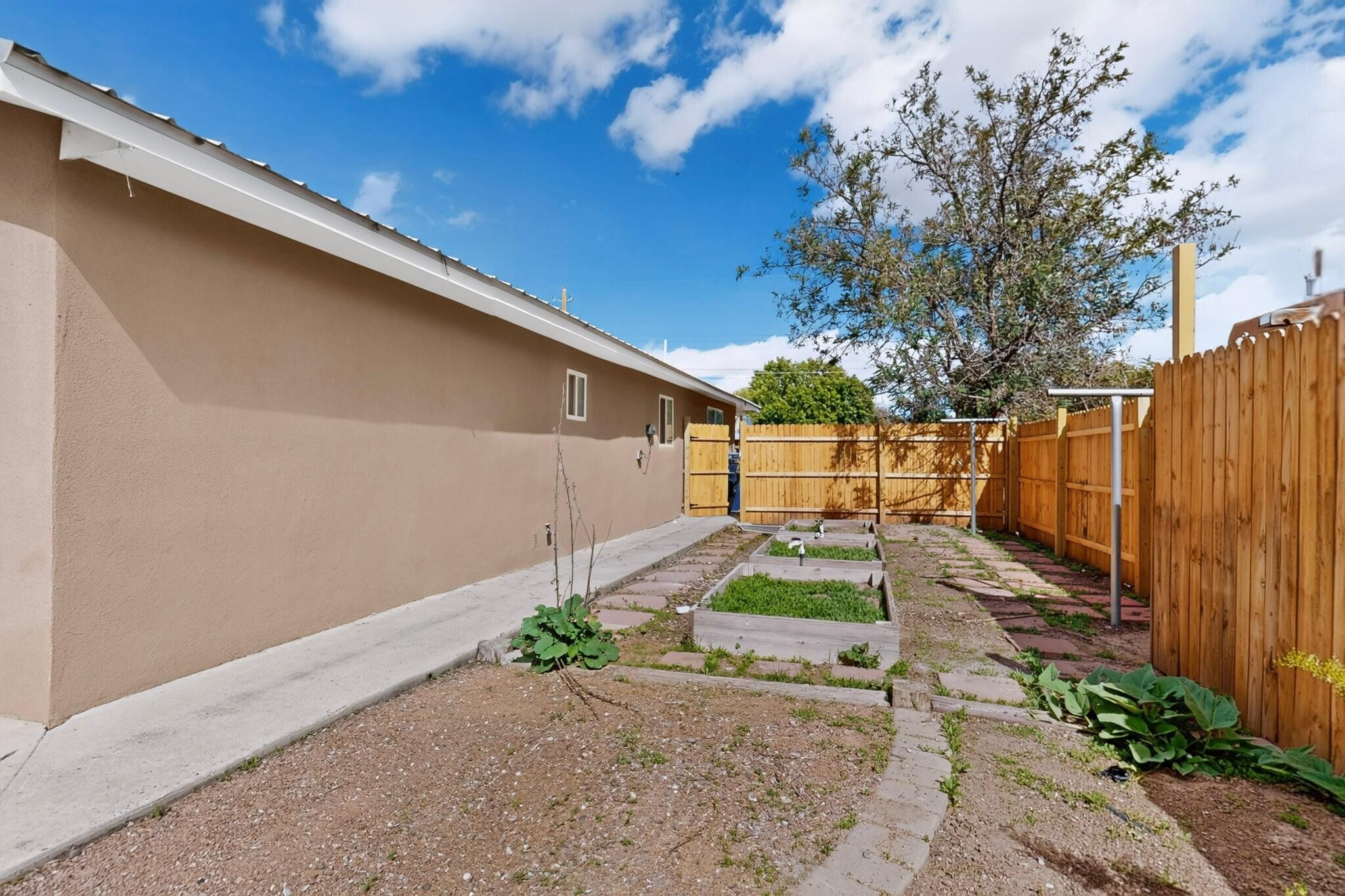 Photo 2 — 2712 Zickert Road NW