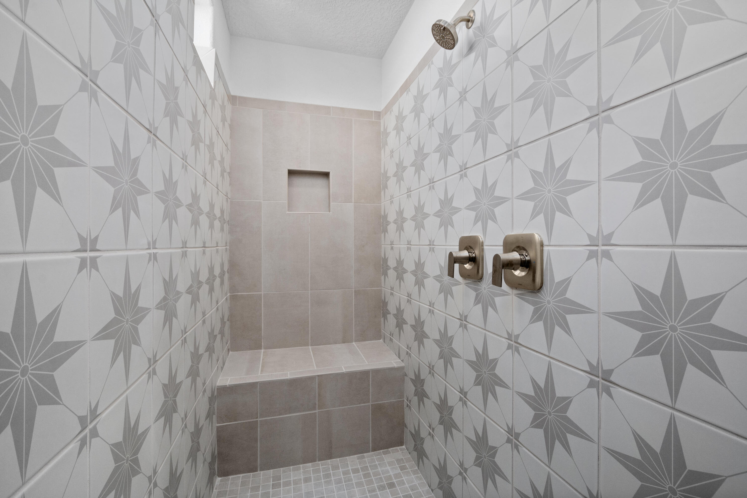 Photo 7 — 1625 Tutor Trail NW
