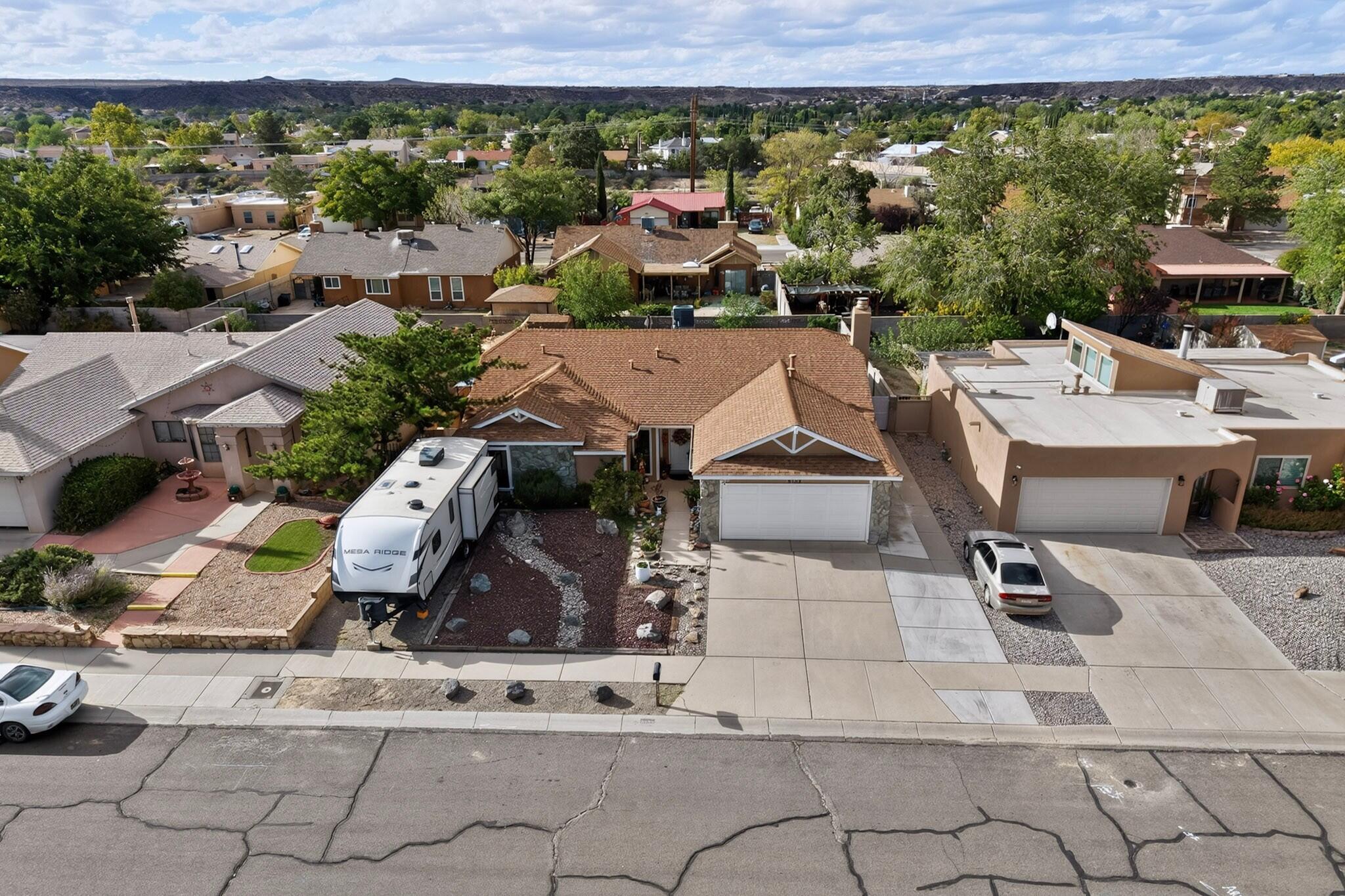 Photo 10 — 5135 Gaviota NW