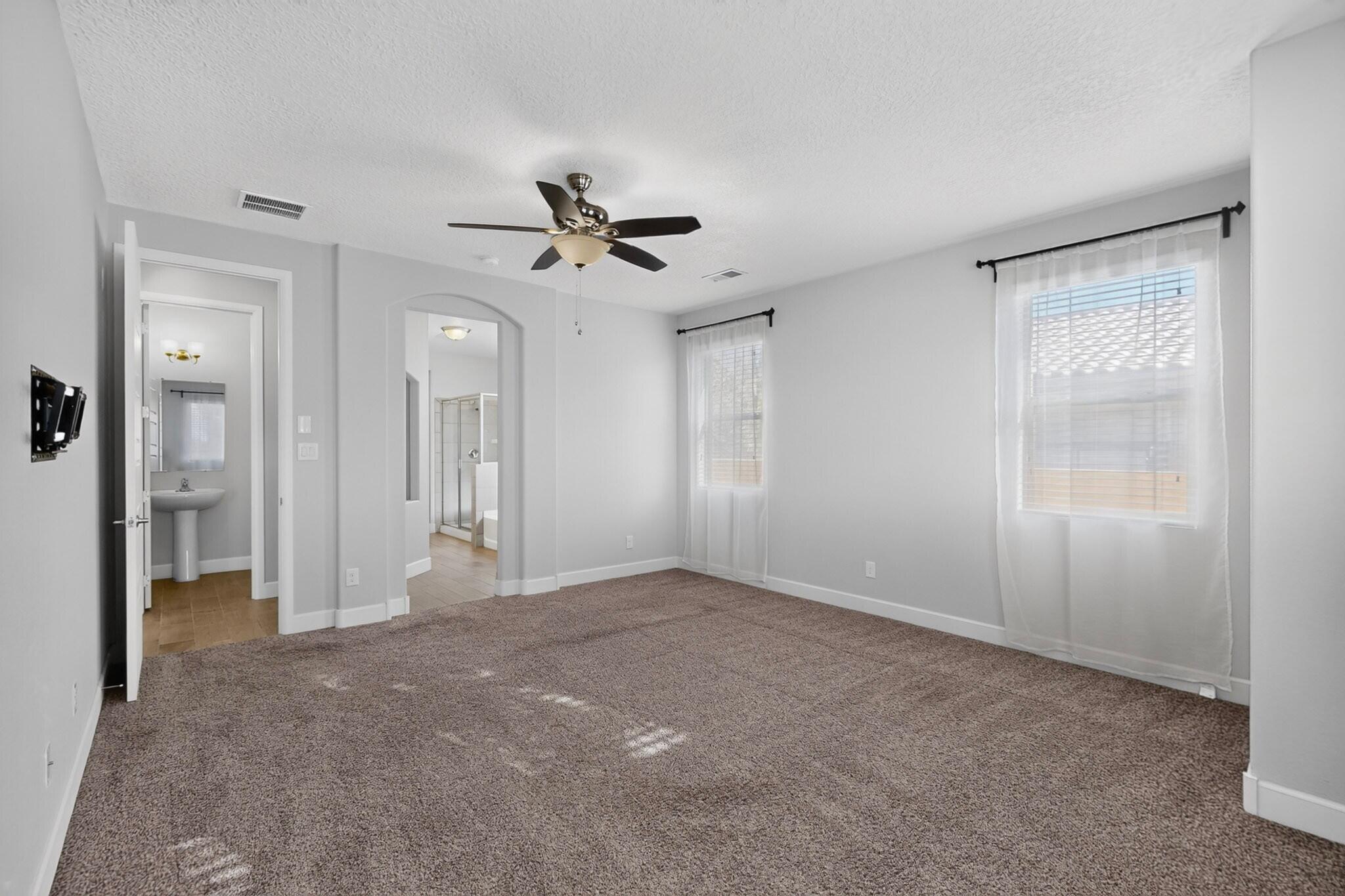 Photo 4 — 5925 Vista Manzano Court NE