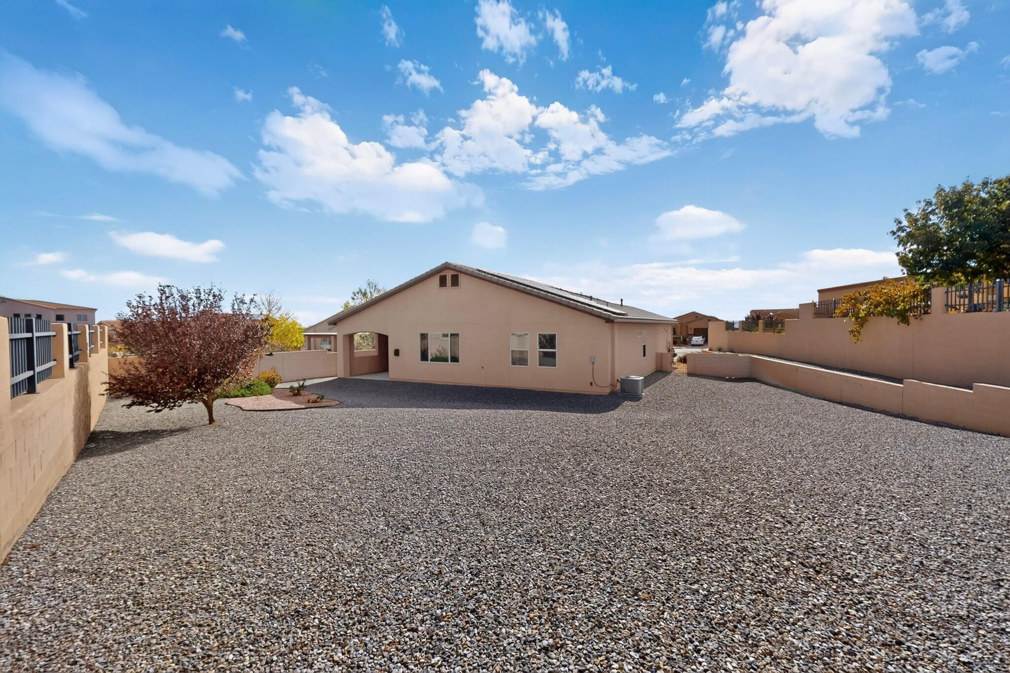 Photo 18 — 5925 Vista Manzano Court NE