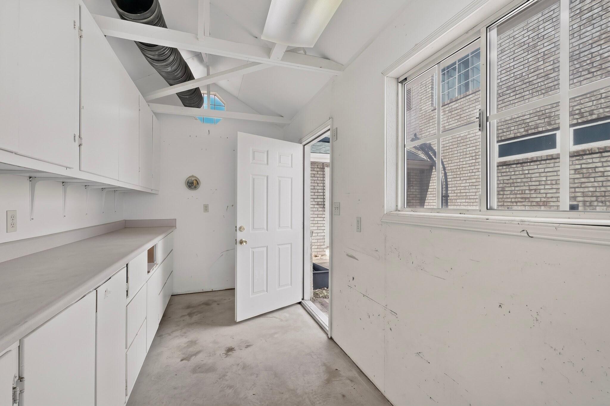 Photo 2 — 3420 Vista Del Sur Street NW