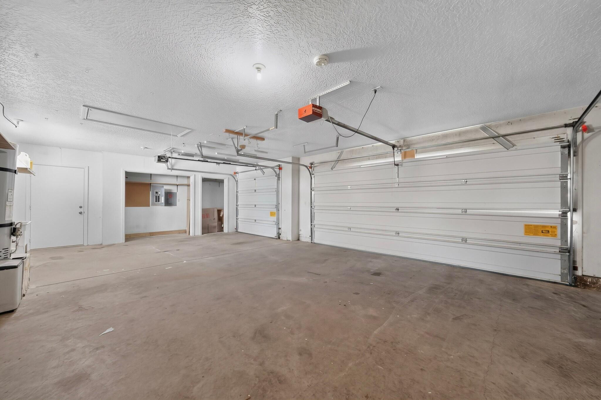 Photo 3 — 3420 Vista Del Sur Street NW