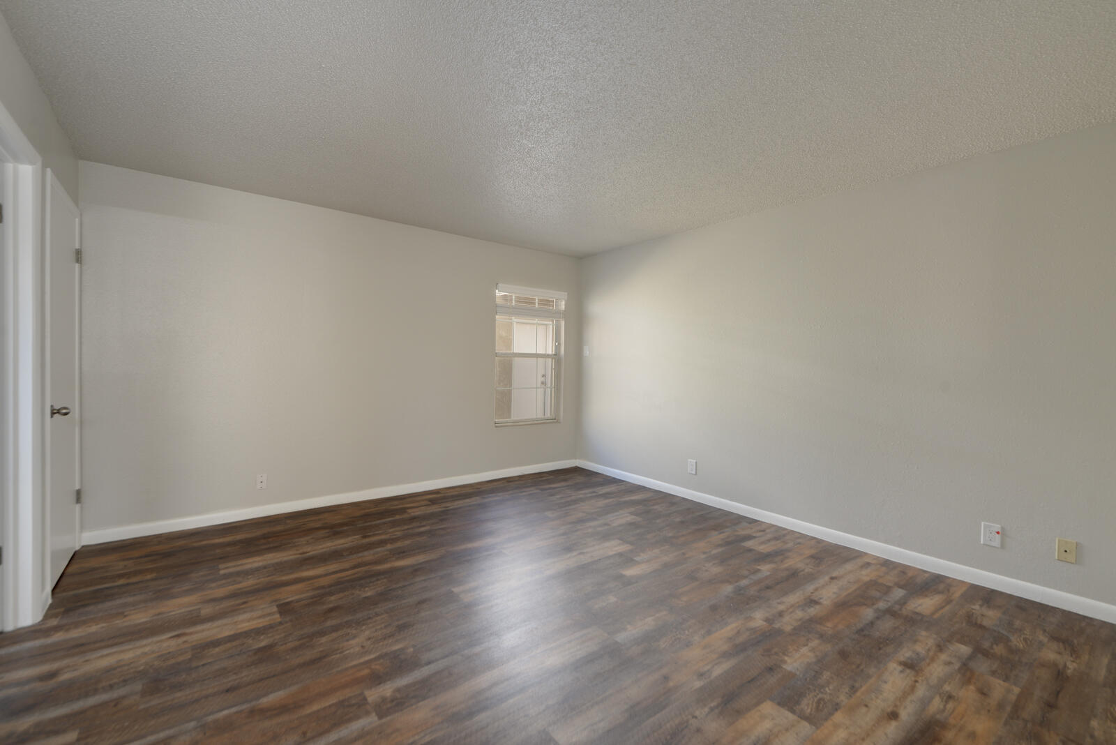 Photo 12 — 1709 Grande Boulevard SE