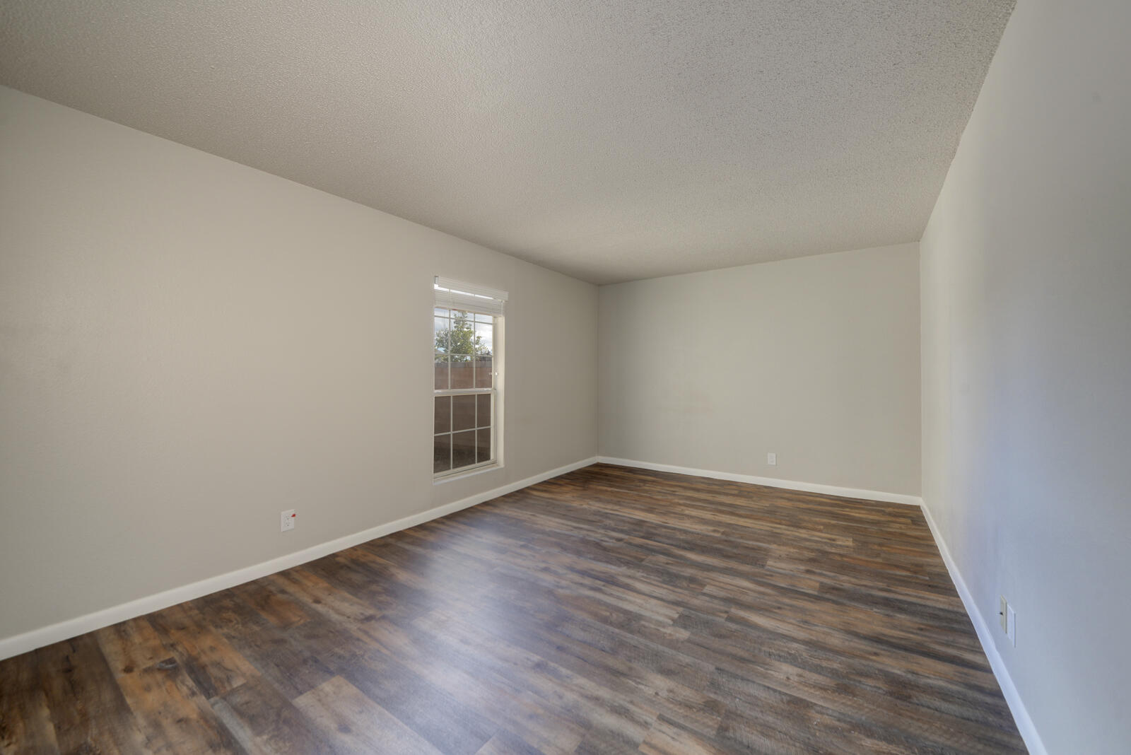 Photo 10 — 1709 Grande Boulevard SE