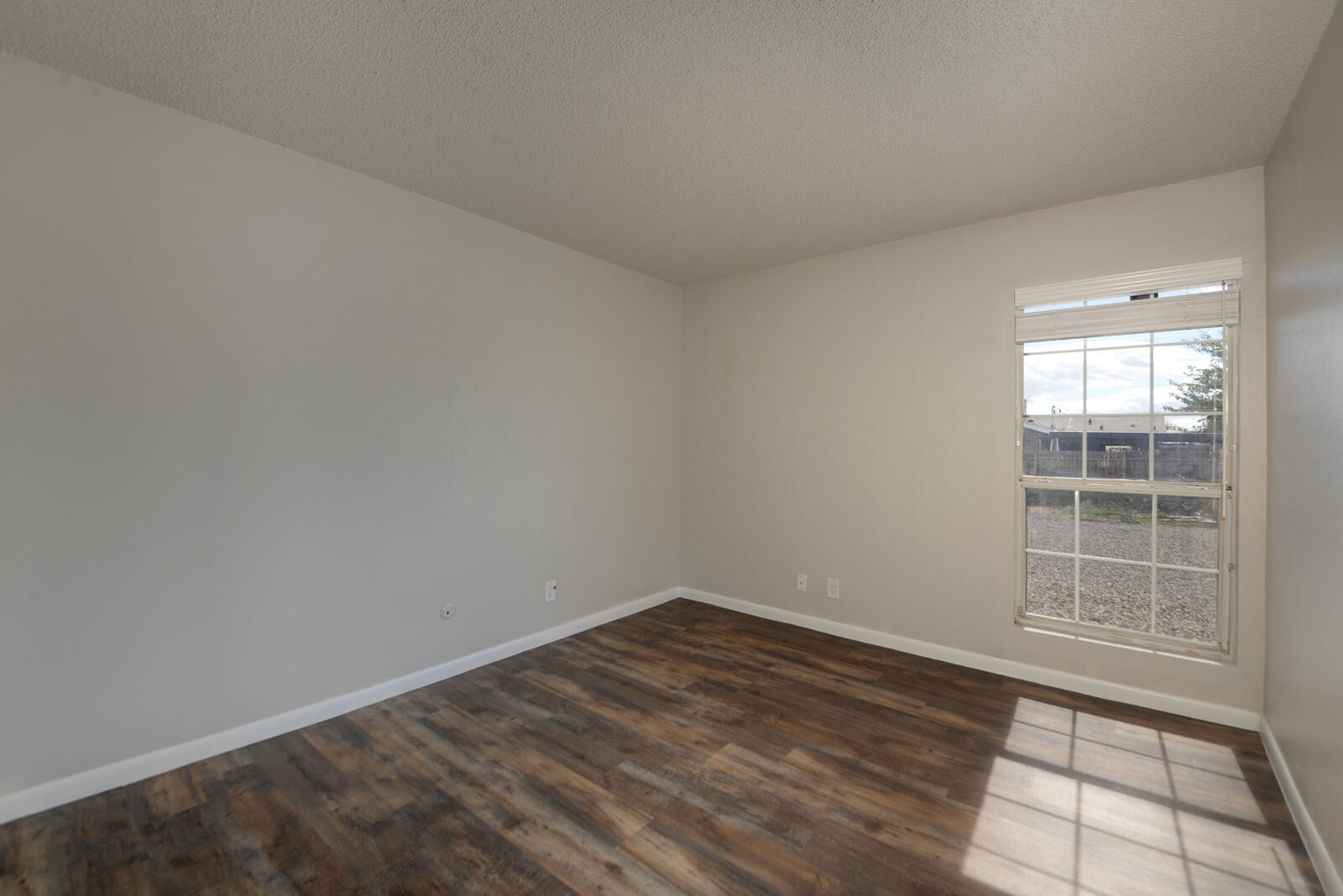 Photo 9 — 1709 Grande Boulevard SE