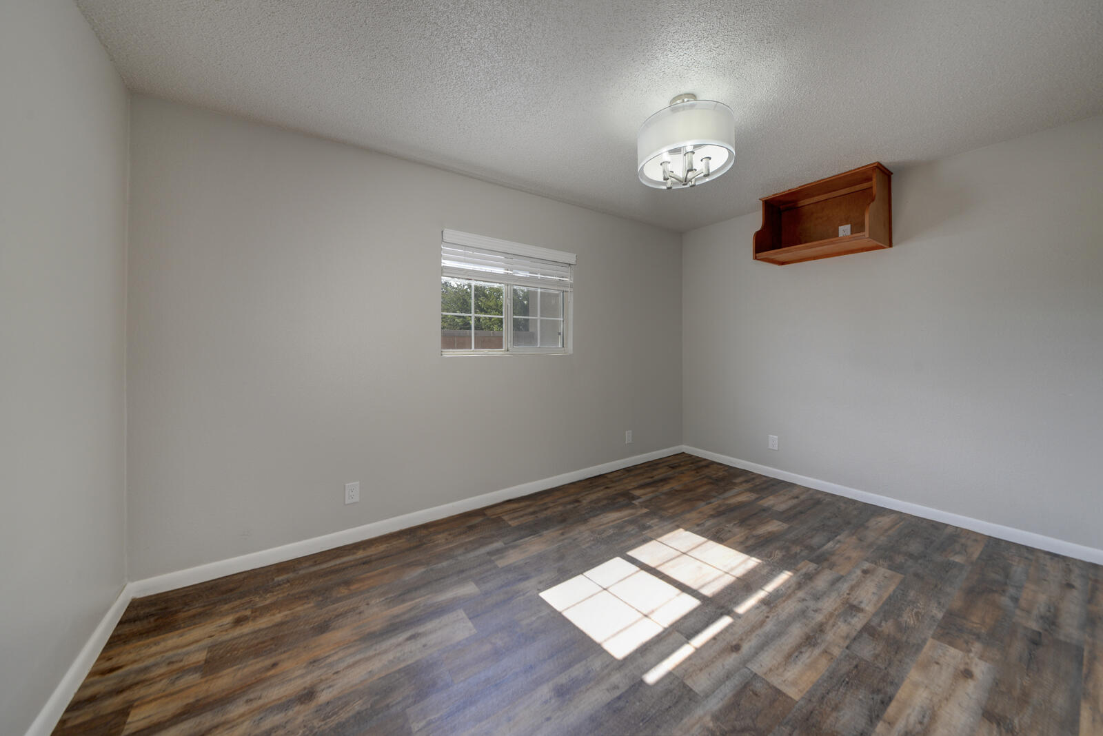 Photo 13 — 1709 Grande Boulevard SE