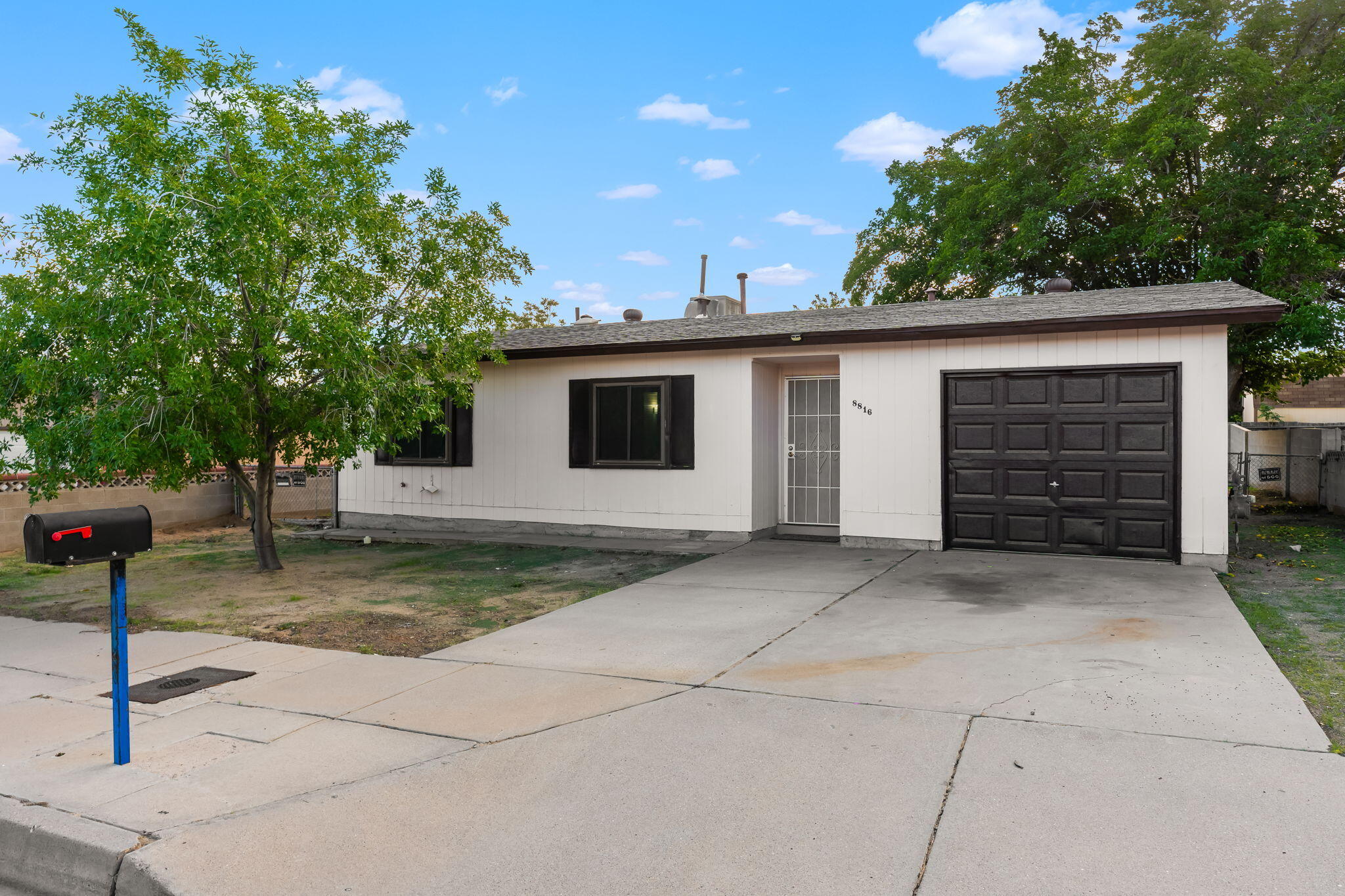 8816 Robby Avenue SW, Albuquerque, NM 87121