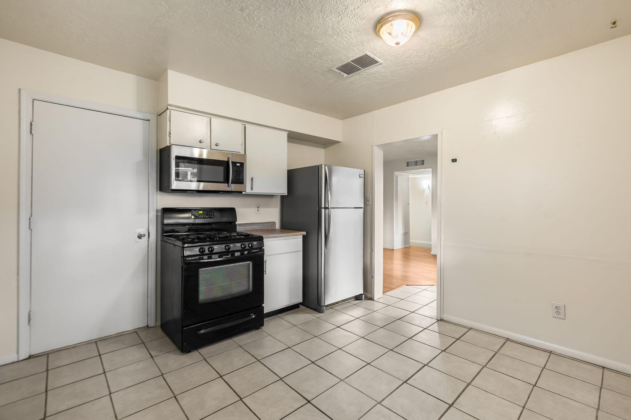 Photo 16 — 8816 Robby Avenue SW