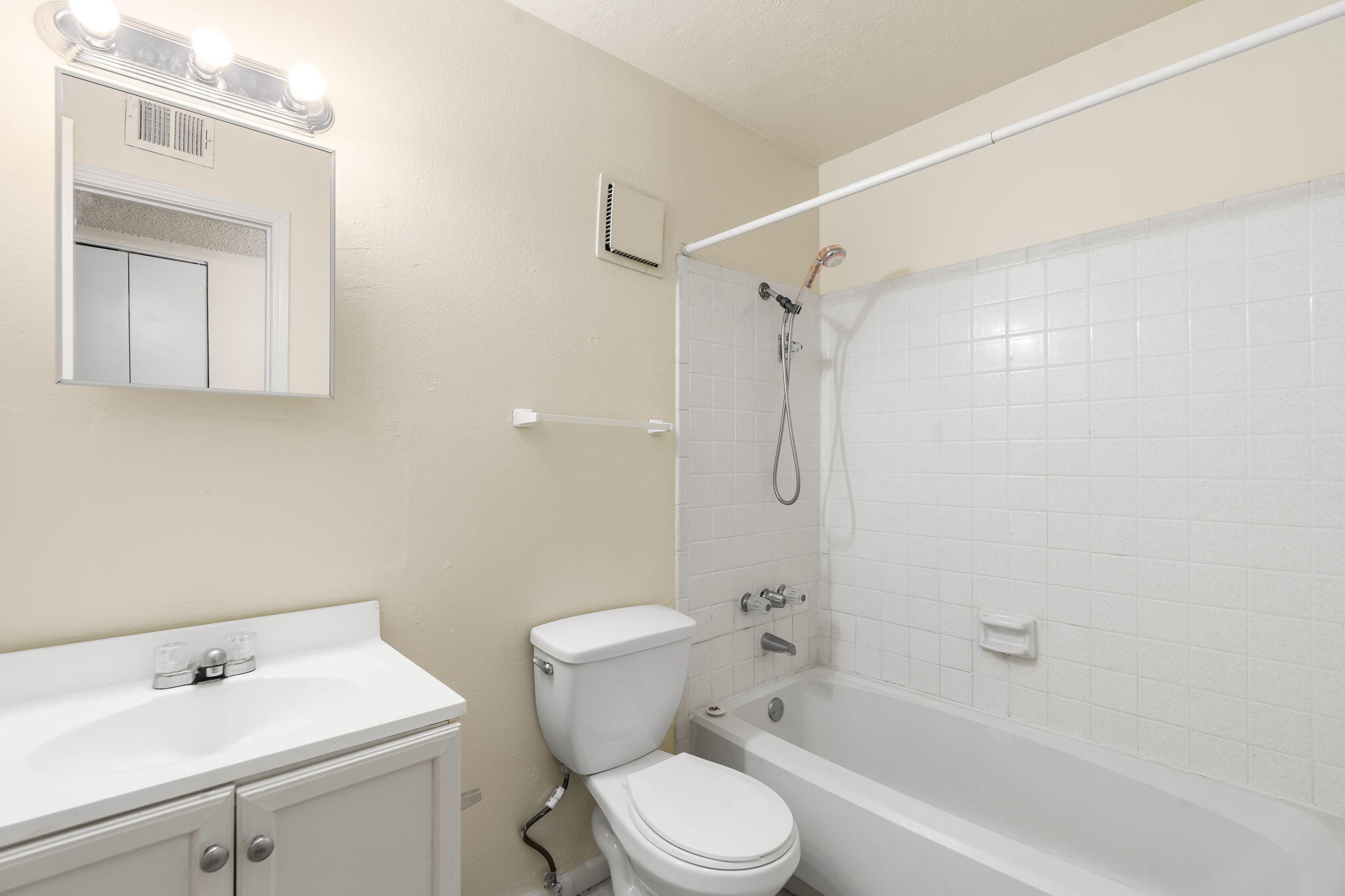 Photo 6 — 8816 Robby Avenue SW