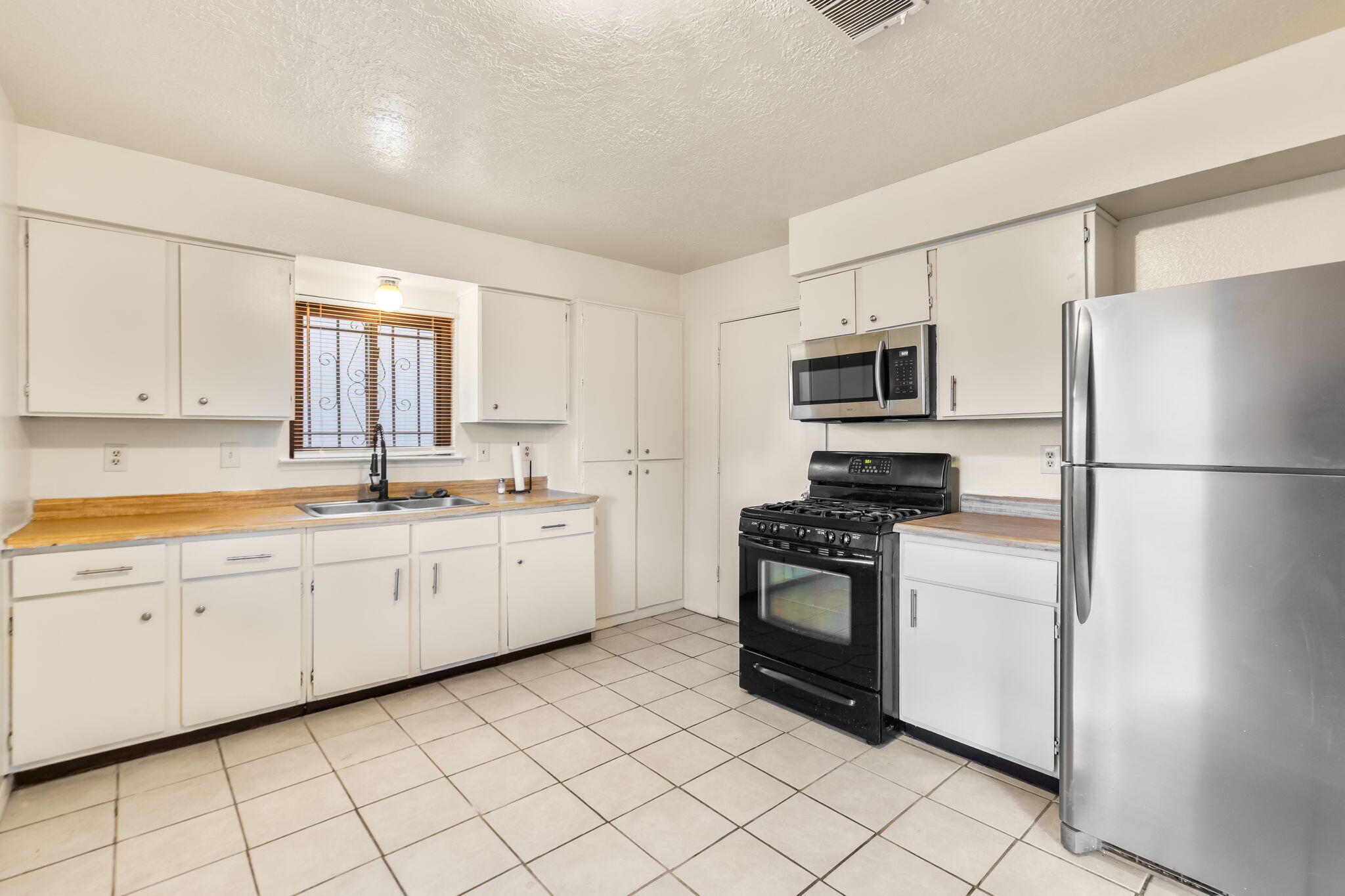 Photo 18 — 8816 Robby Avenue SW