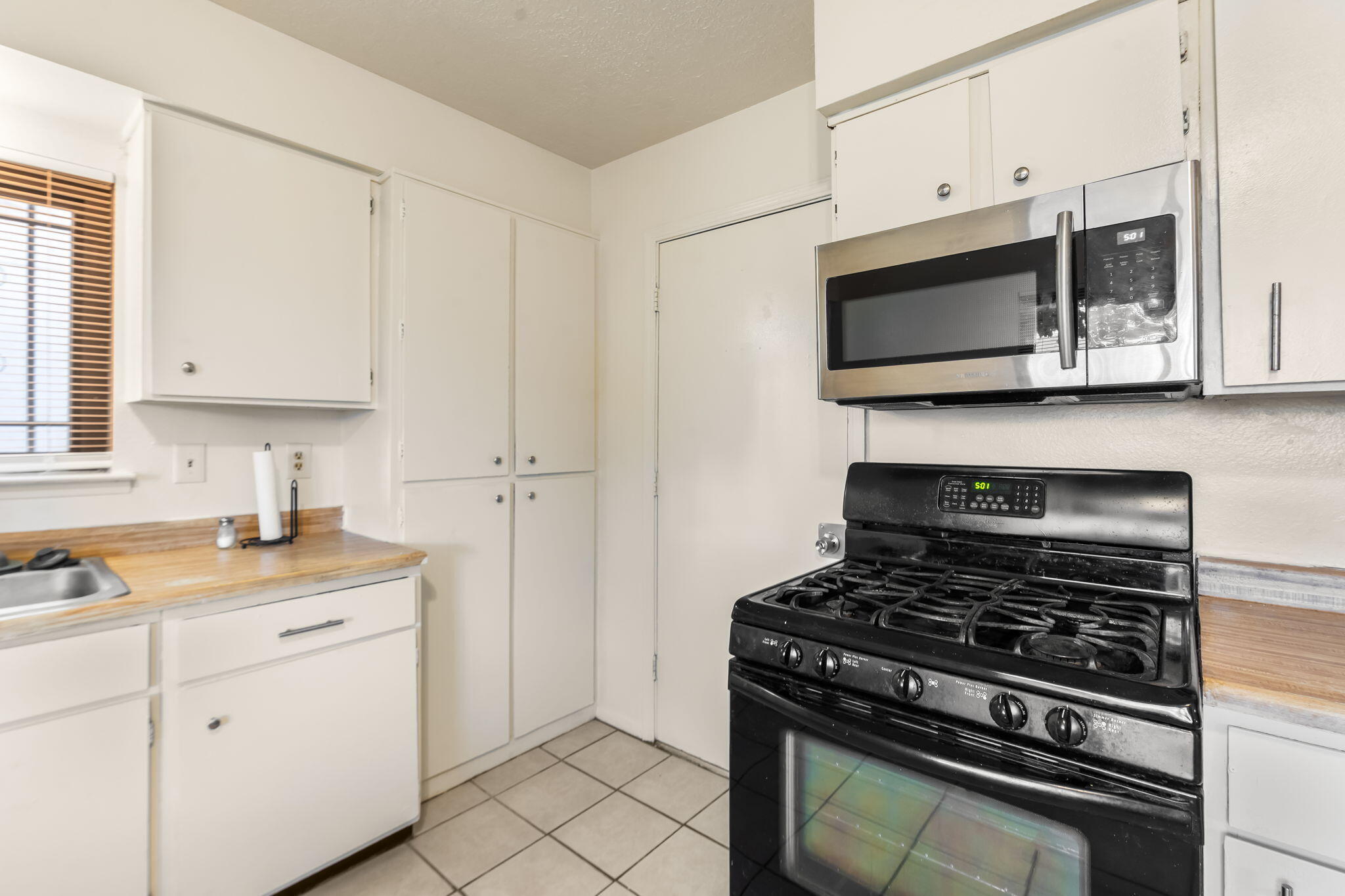 Photo 17 — 8816 Robby Avenue SW