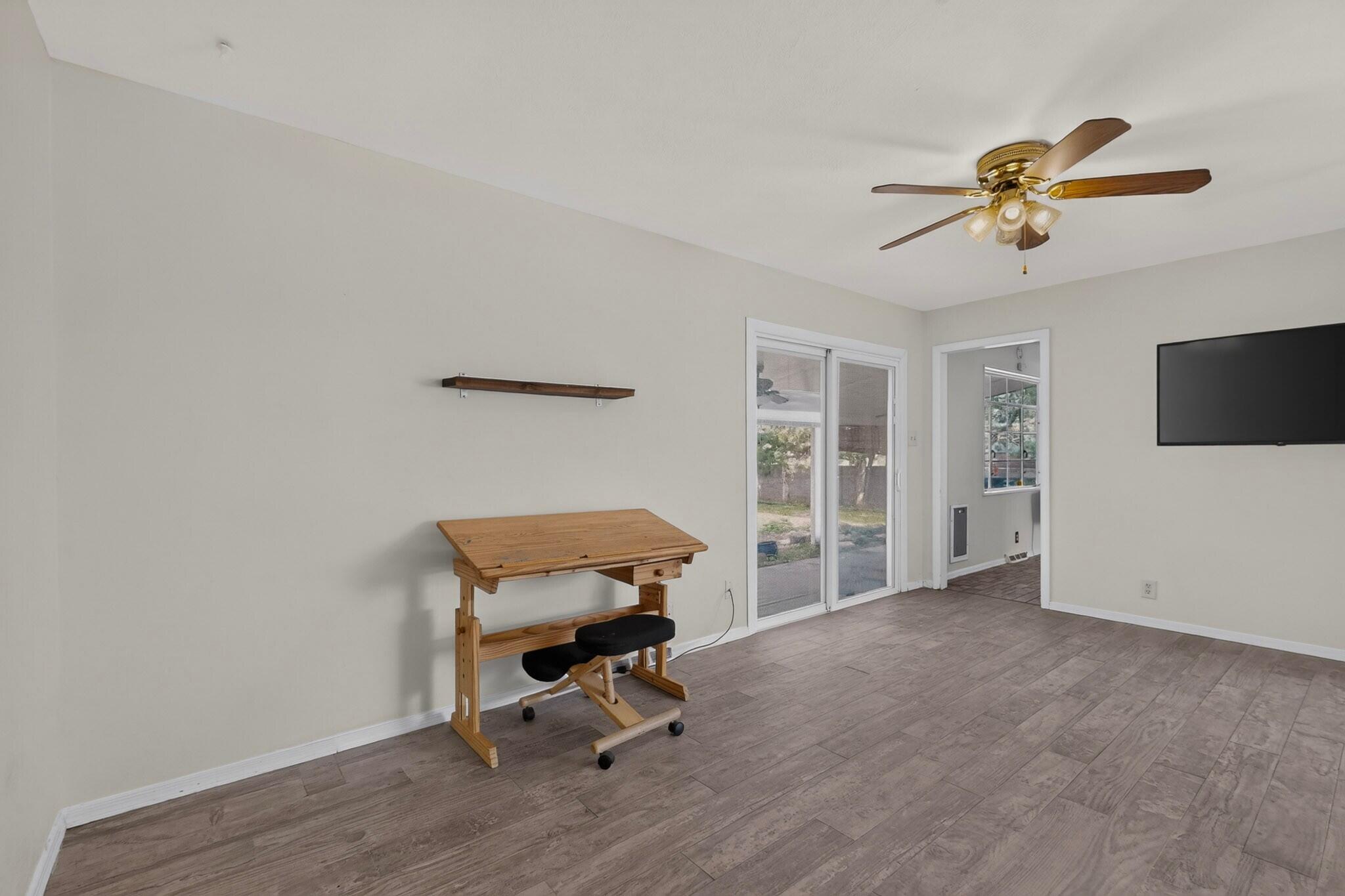 Photo 16 — 6001 Woodford Place NE