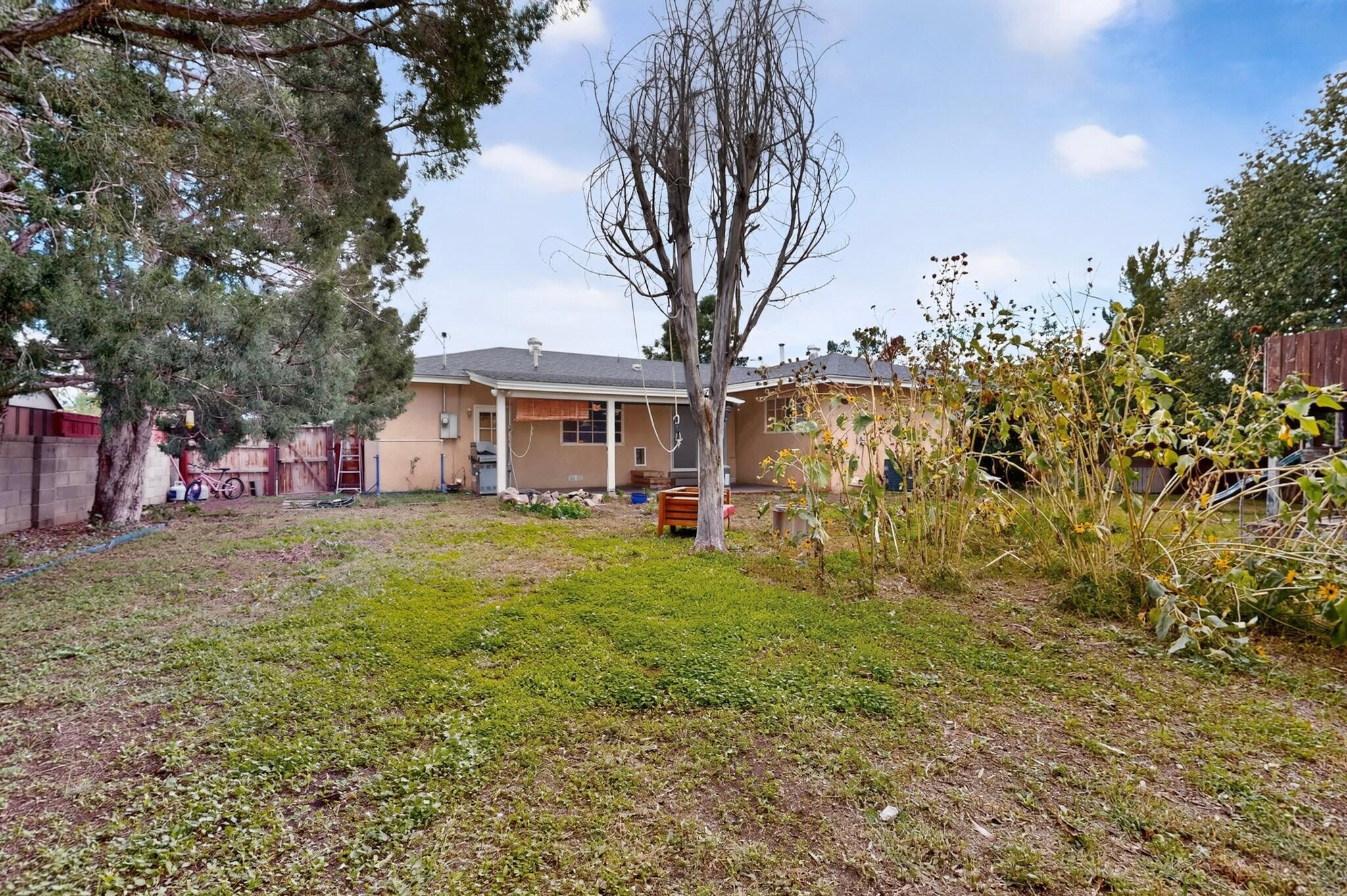 Photo 2 — 6001 Woodford Place NE
