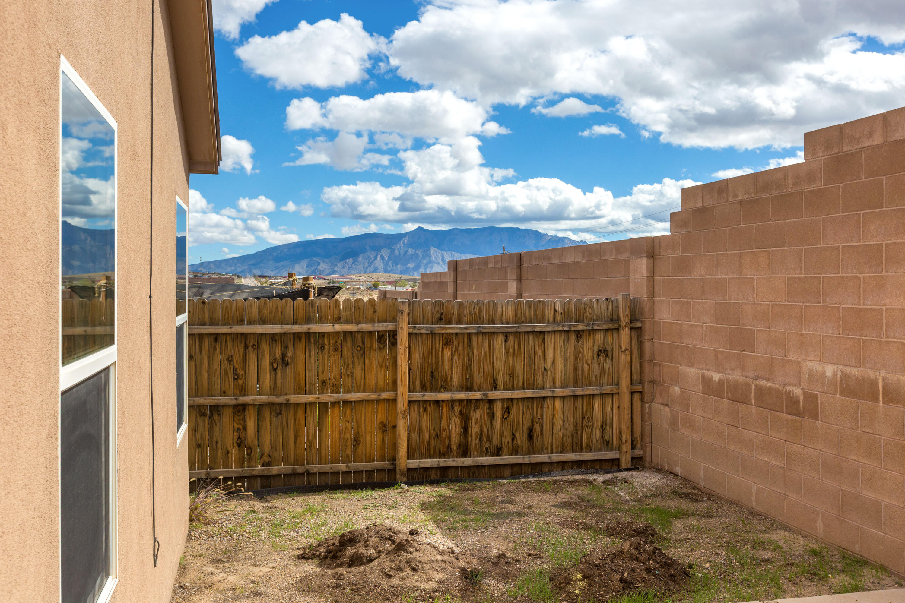 Photo 4 — 2237 Sagecrest Loop NE