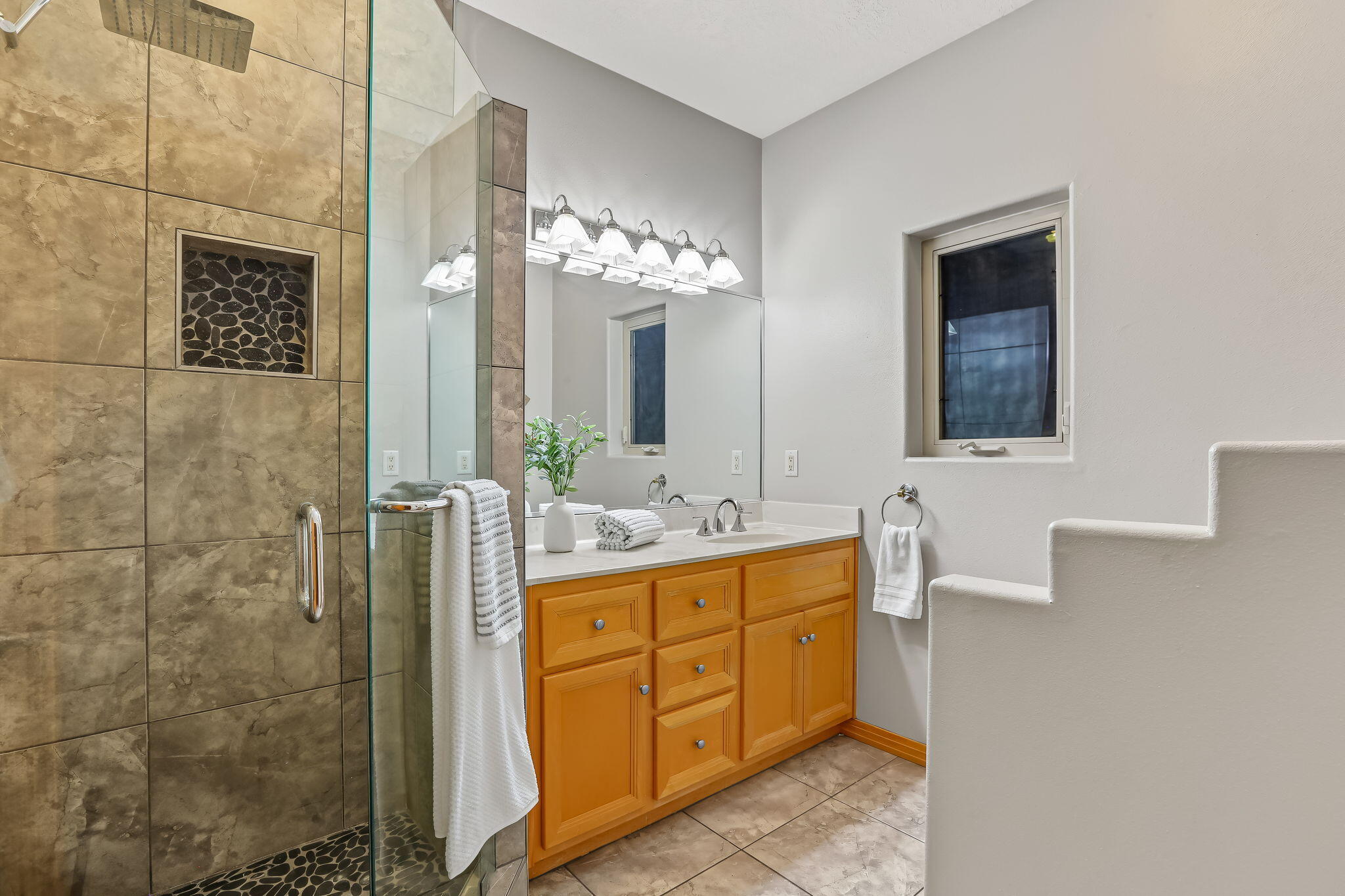 Photo 15 — 11605 Holly Avenue NE