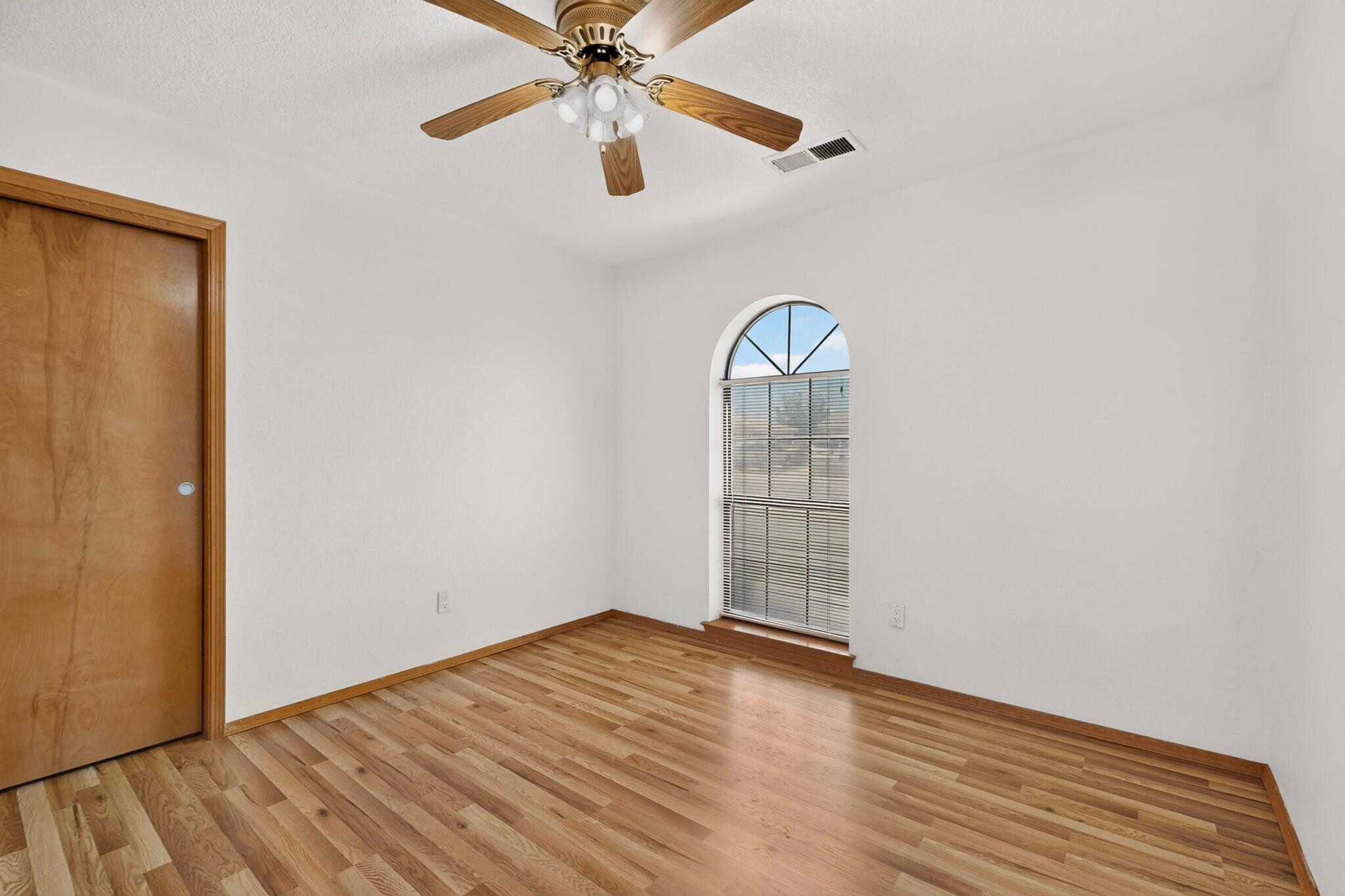Photo 3 — 1044 Vista Grande Drive NW