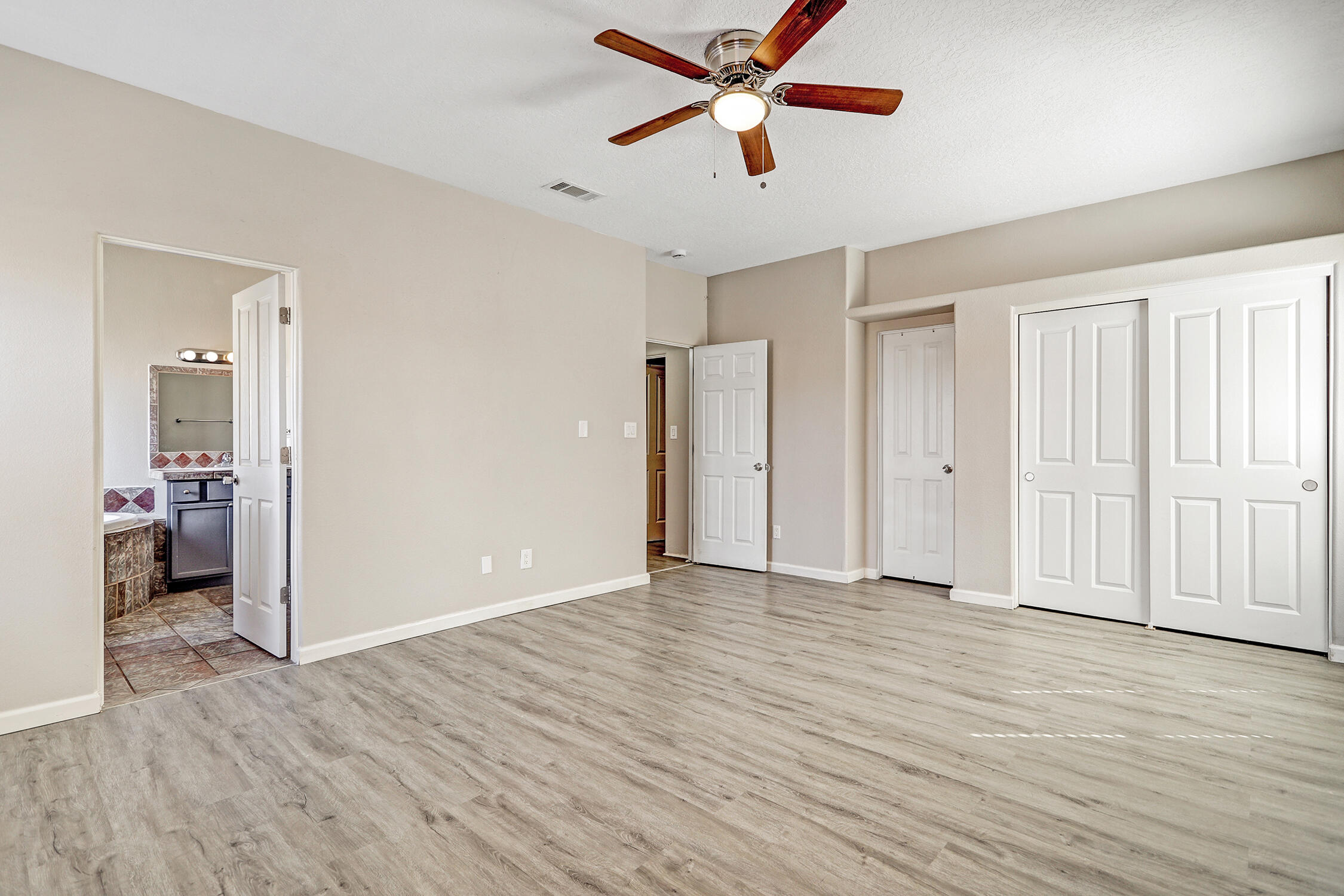 Photo 10 — 937 Loma Pinon Loop NE