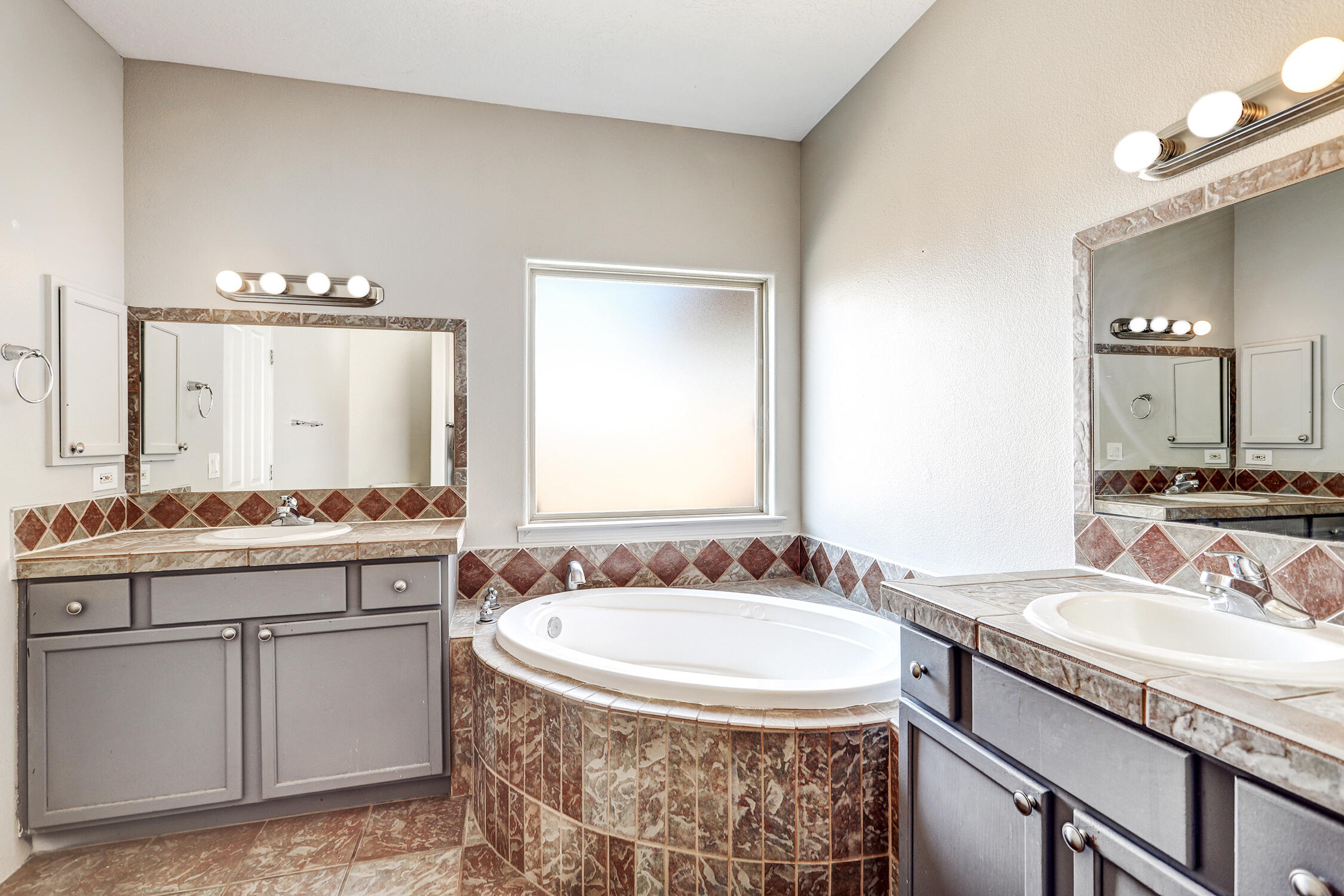 Photo 12 — 937 Loma Pinon Loop NE