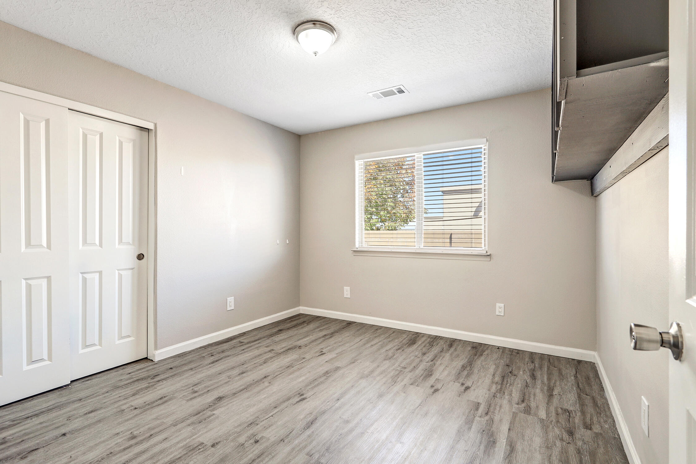 Photo 18 — 937 Loma Pinon Loop NE