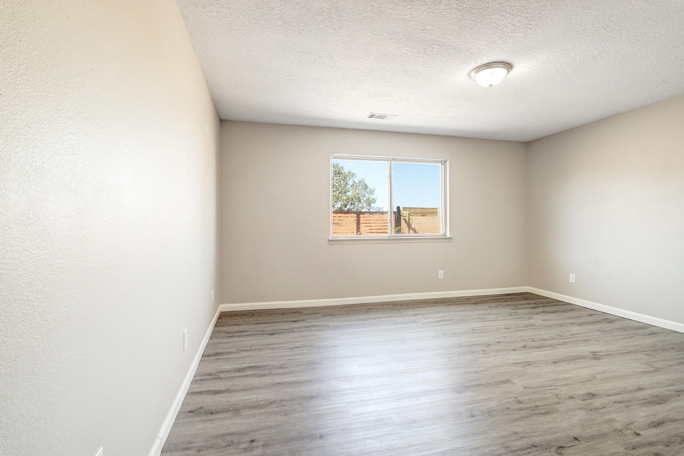 Photo 19 — 937 Loma Pinon Loop NE