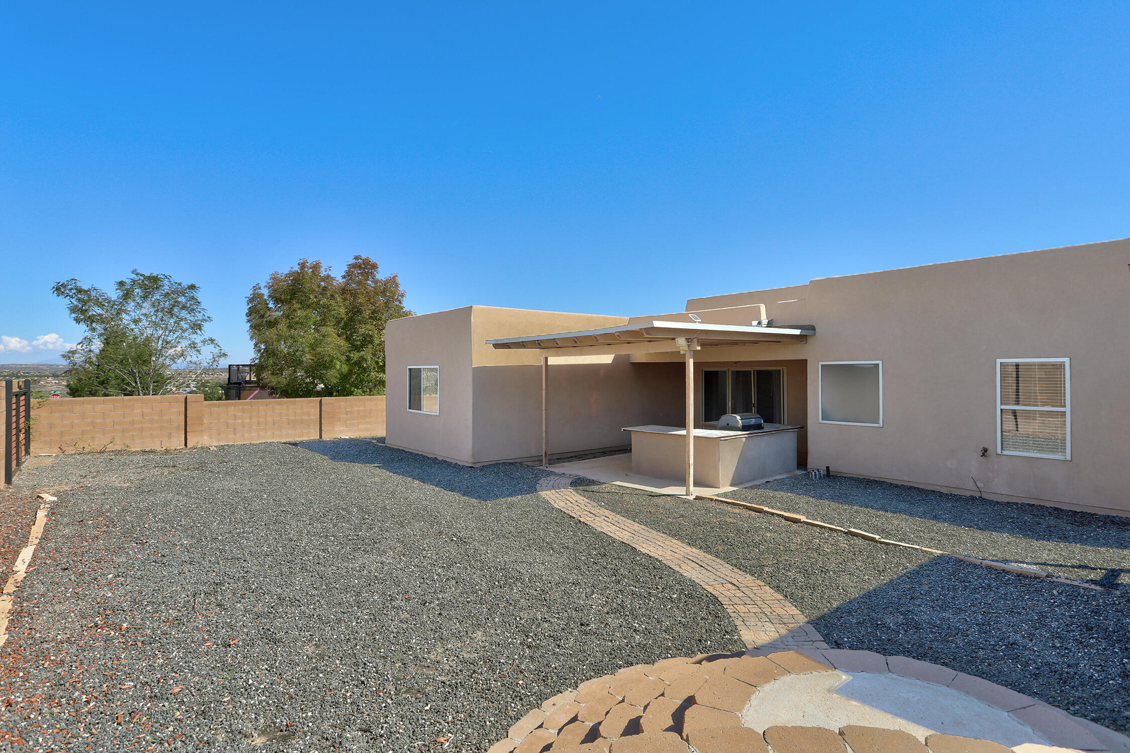 Photo 3 — 937 Loma Pinon Loop NE
