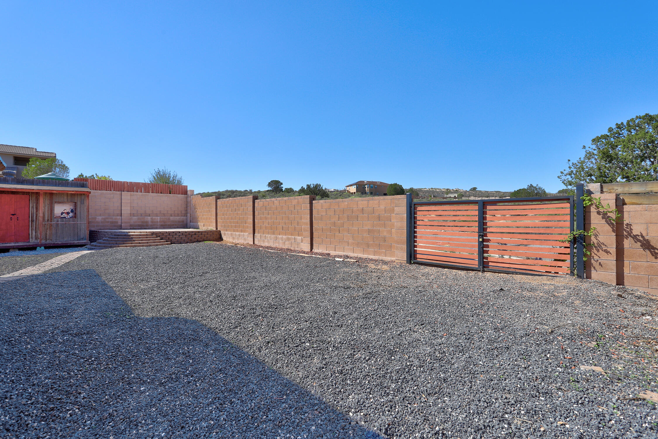 Photo 4 — 937 Loma Pinon Loop NE