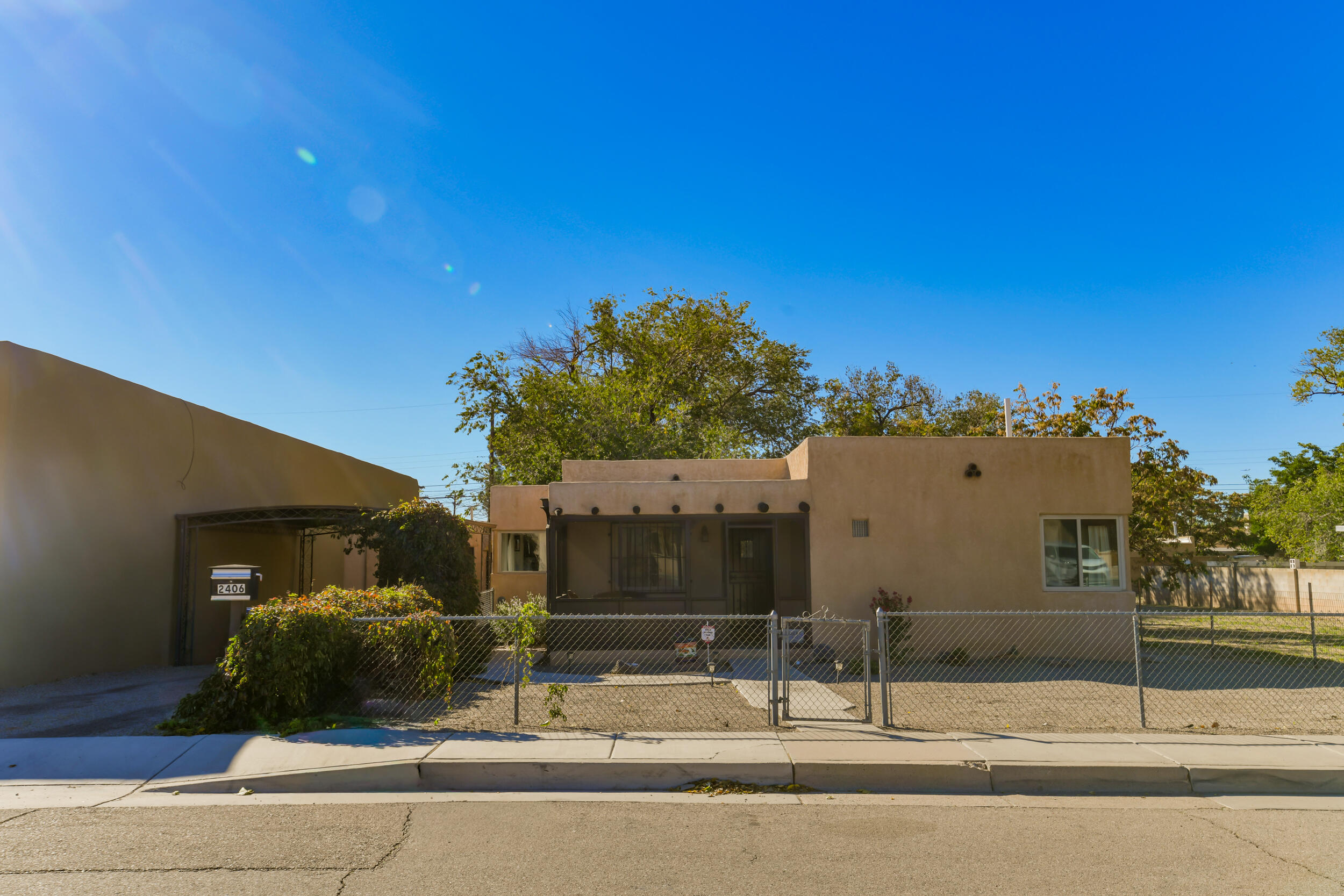 2406 Lilac Drive NW, Albuquerque, NM 87104