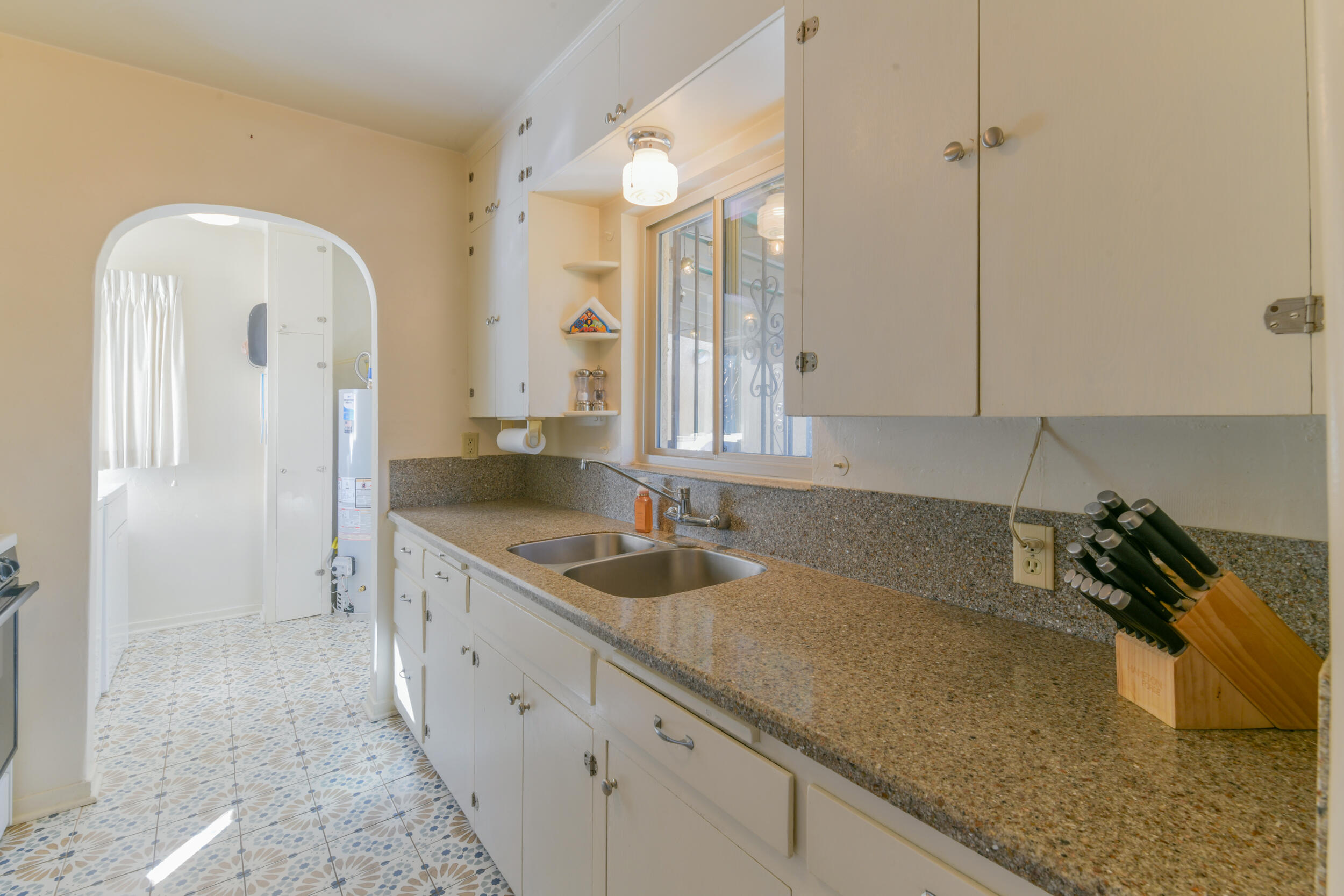Photo 4 — 2406 Lilac Drive NW