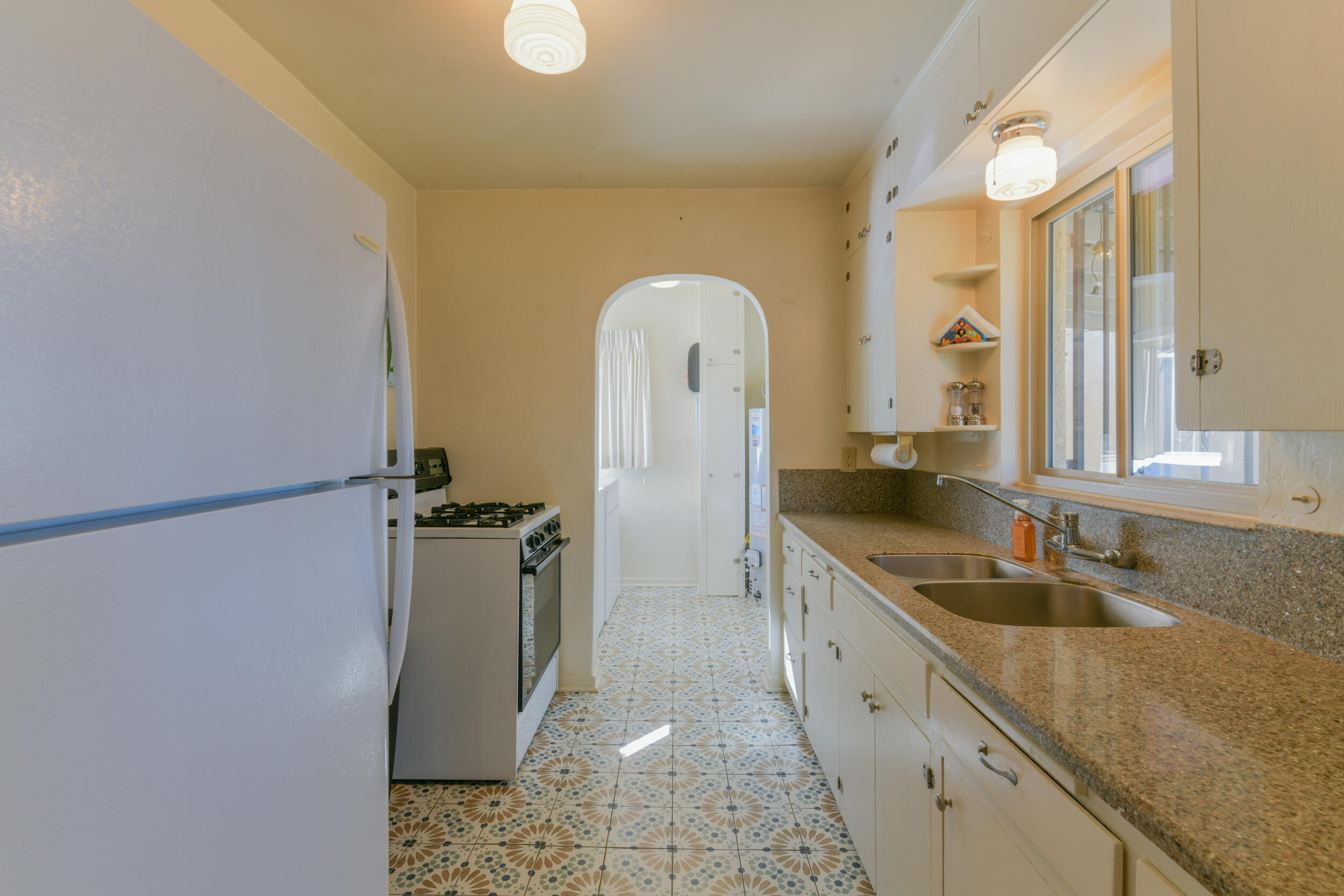 Photo 5 — 2406 Lilac Drive NW