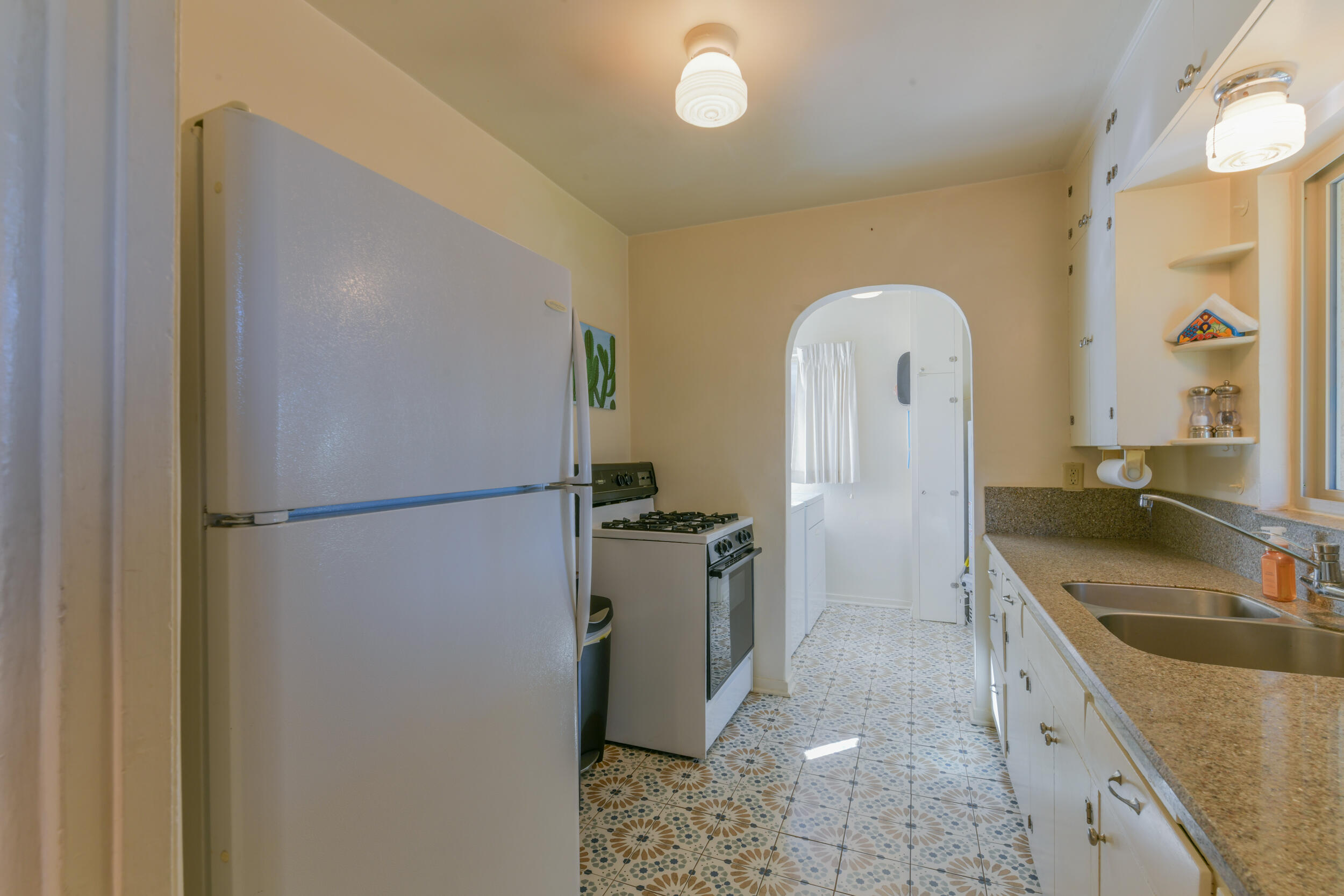 Photo 6 — 2406 Lilac Drive NW