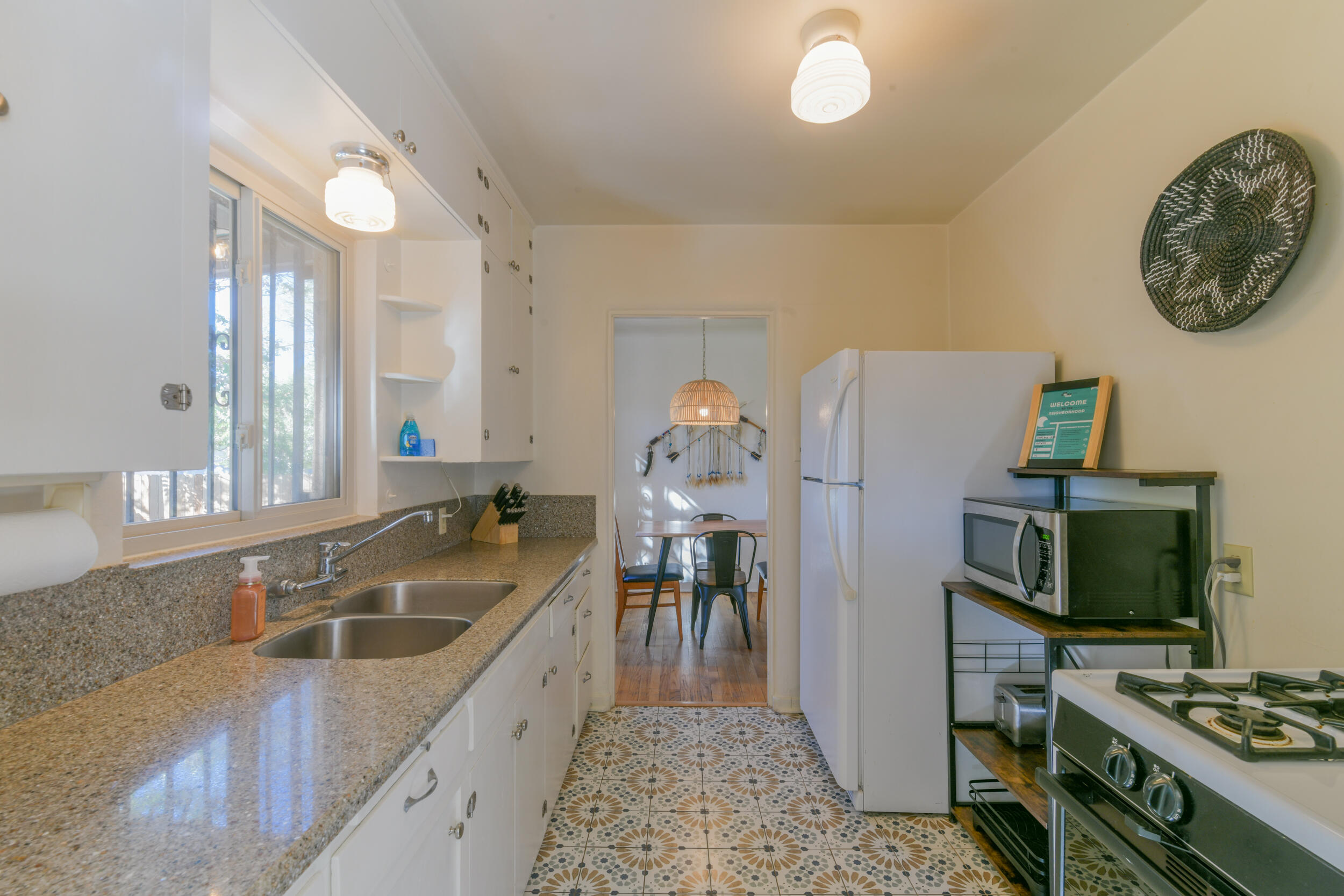 Photo 9 — 2406 Lilac Drive NW