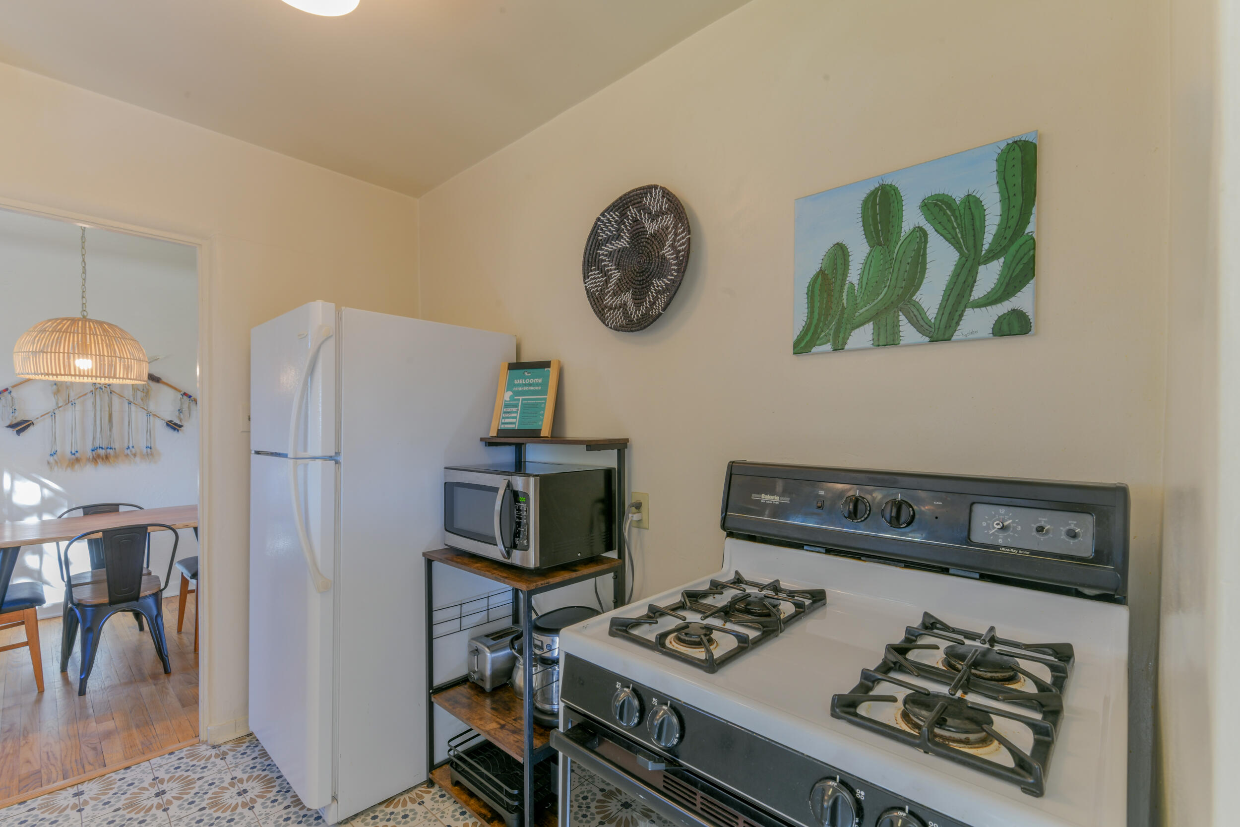 Photo 10 — 2406 Lilac Drive NW
