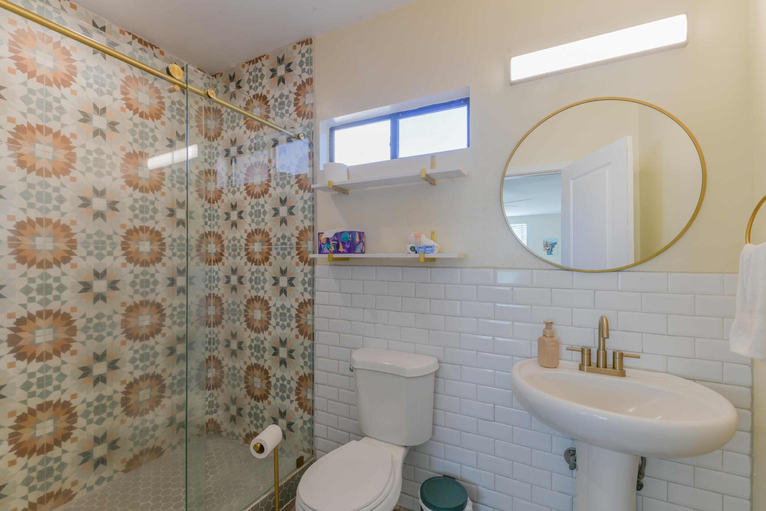 Photo 18 — 2406 Lilac Drive NW