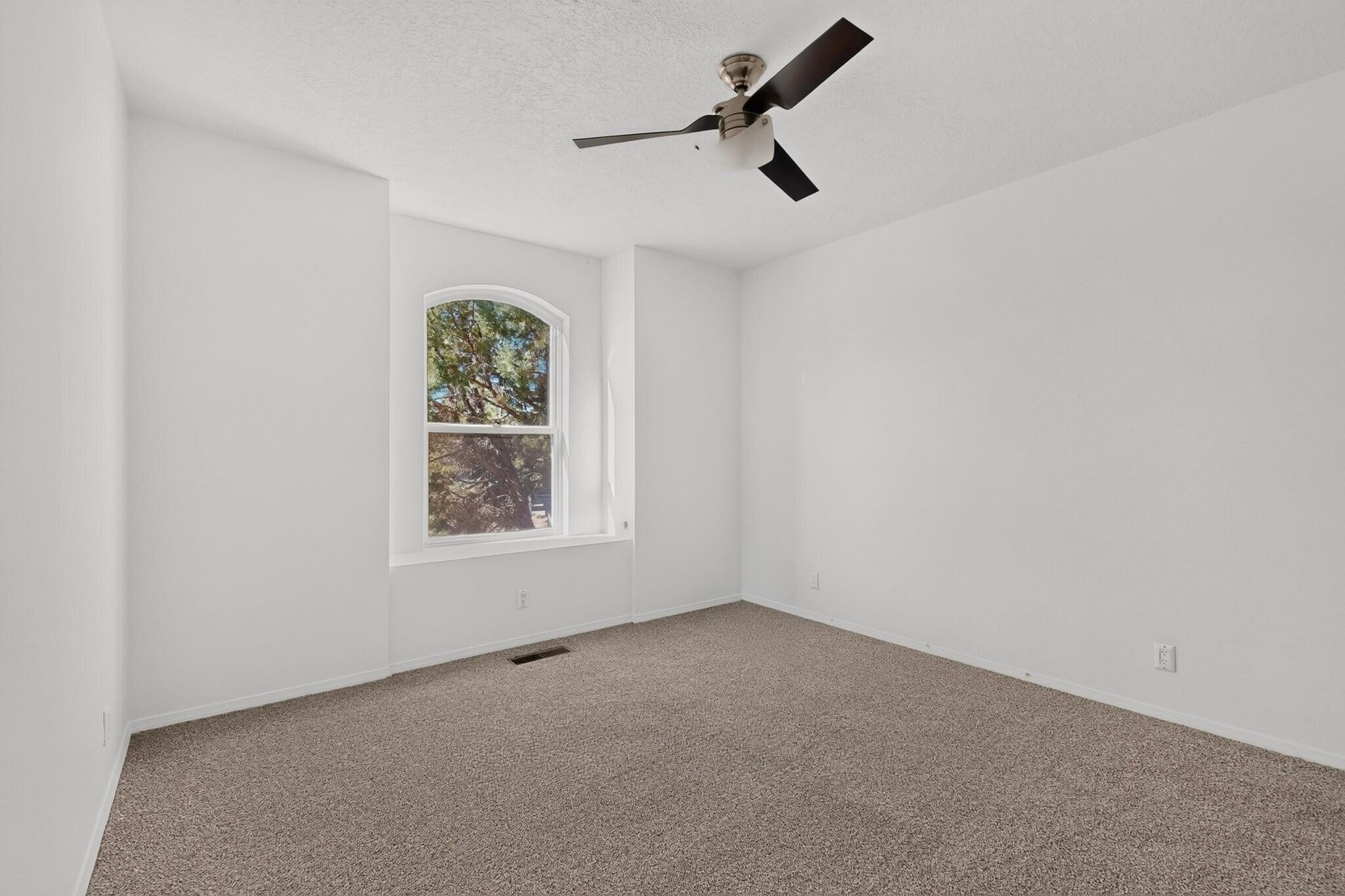 Photo 19 — 427 Serenity Court SE