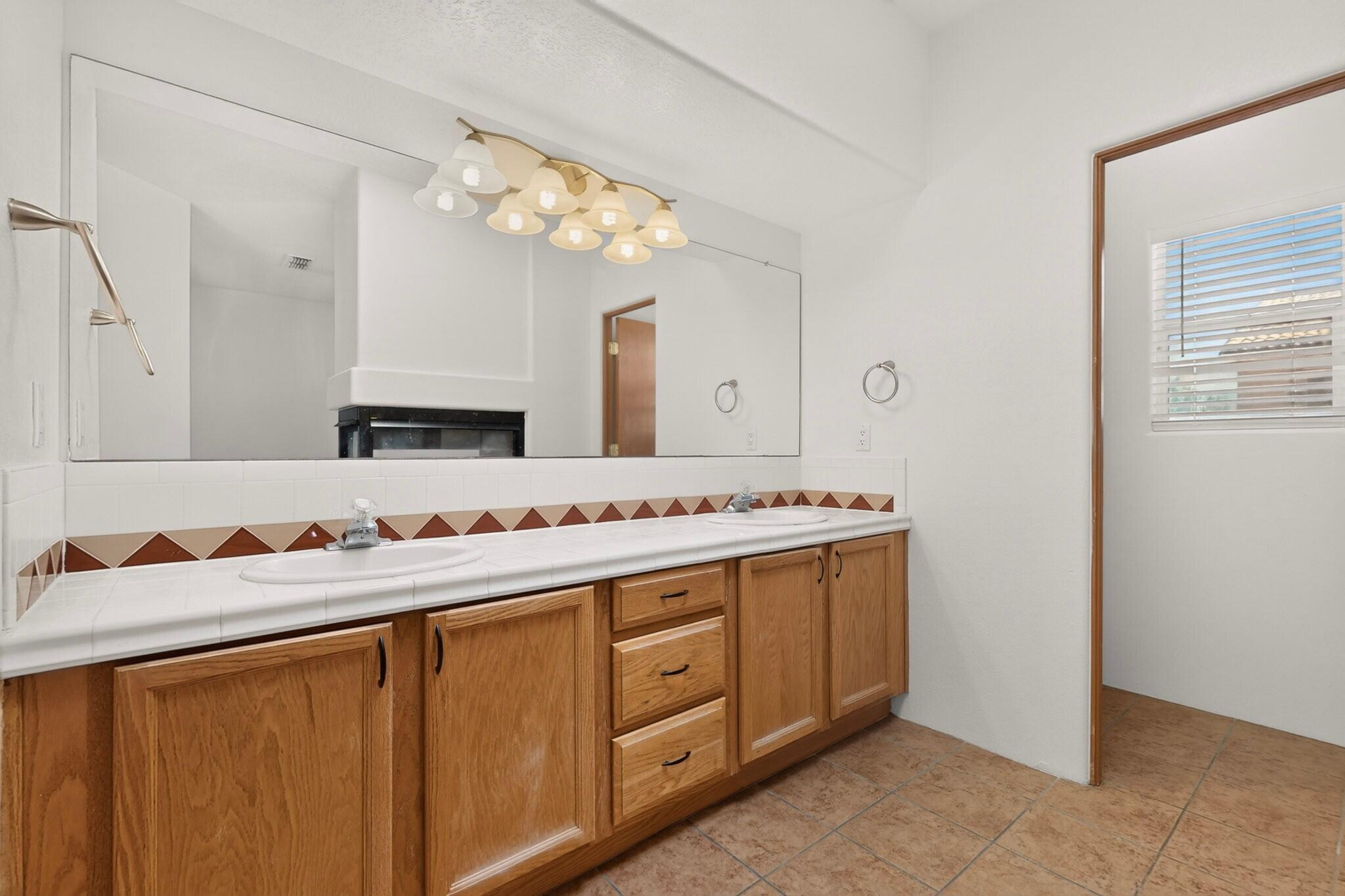 Photo 18 — 4023 Arapahoe Avenue NW
