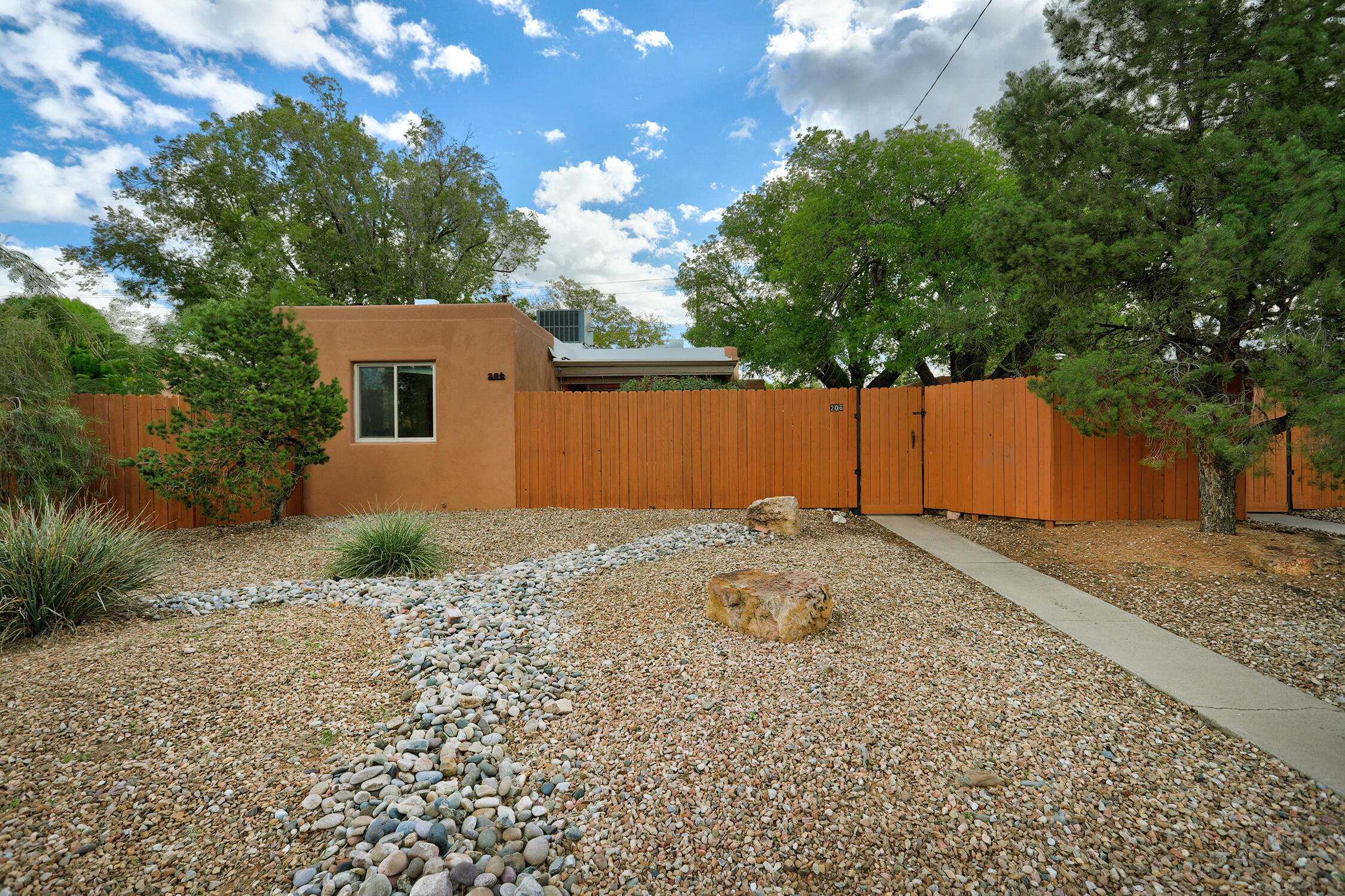 204 Monroe Street NE, Albuquerque, NM 87108