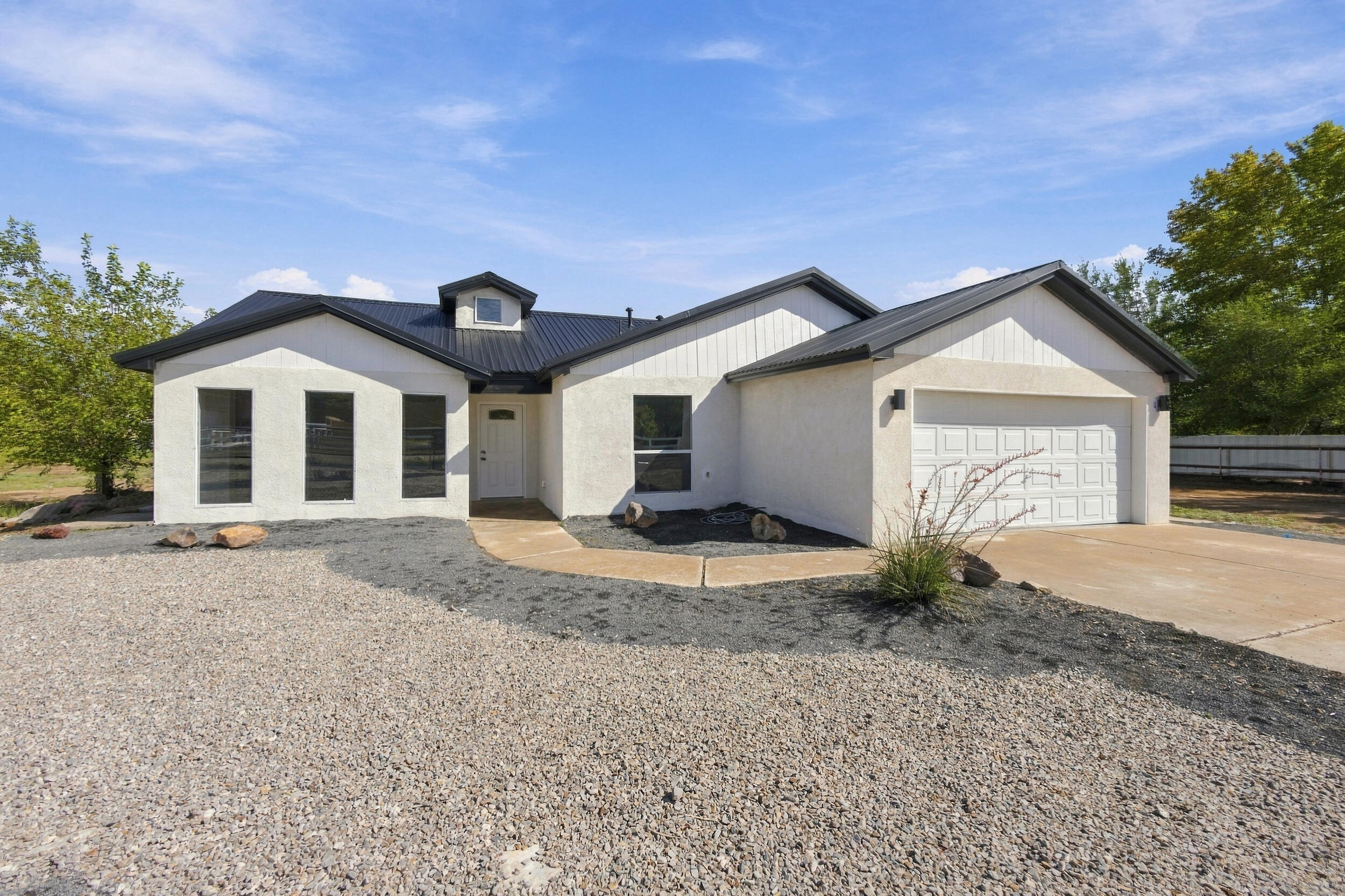 15 Omar Road, Los Lunas, NM 87031