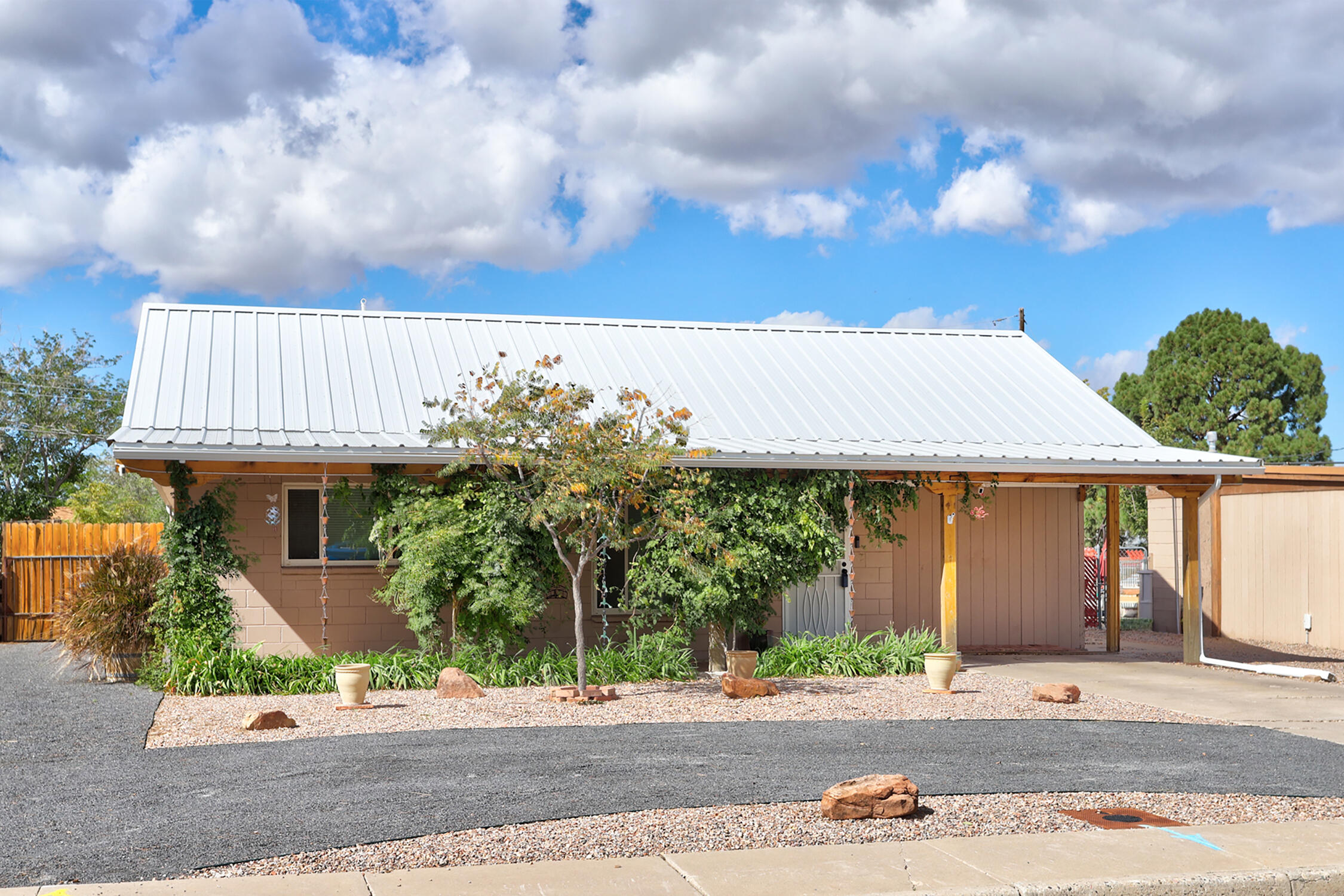 2733 Florida Street NE, Albuquerque, NM 87110