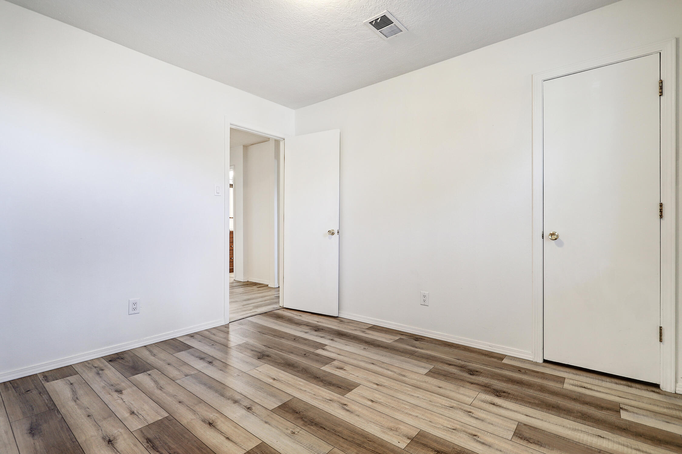 Photo 18 — 1717 Bellehaven Court NE