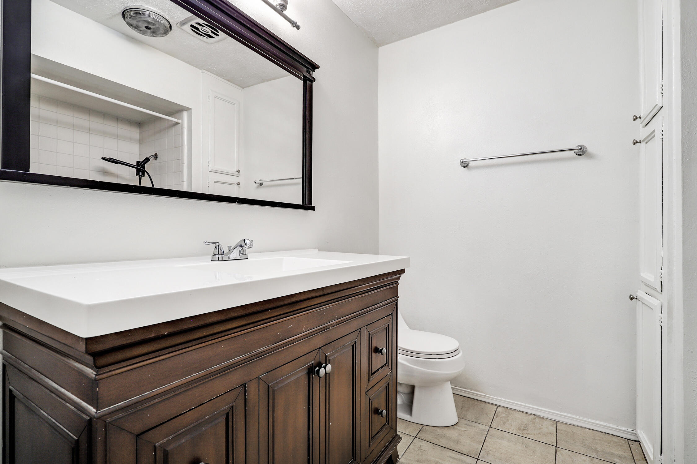 Photo 17 — 1717 Bellehaven Court NE