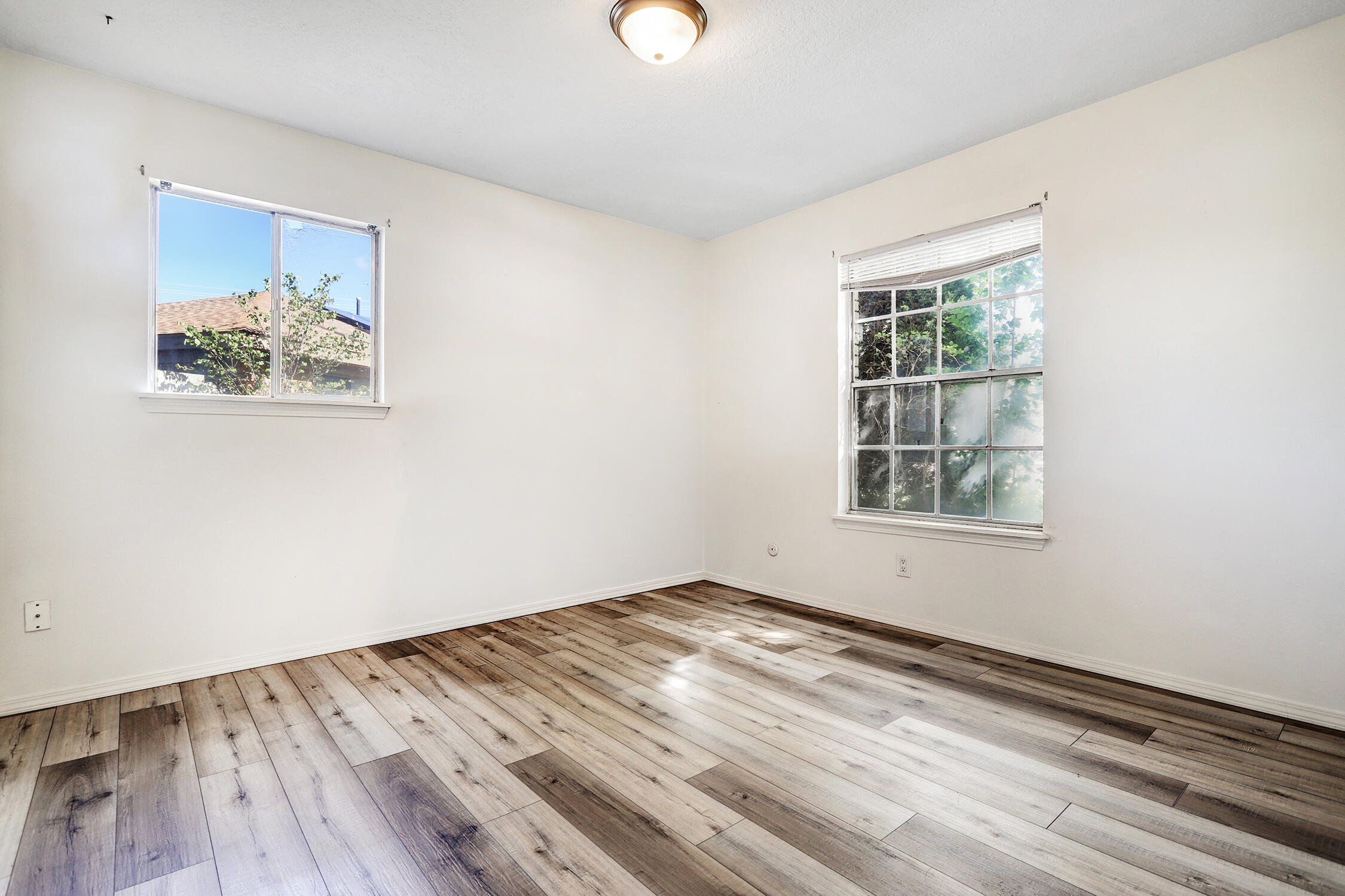 Photo 11 — 1717 Bellehaven Court NE