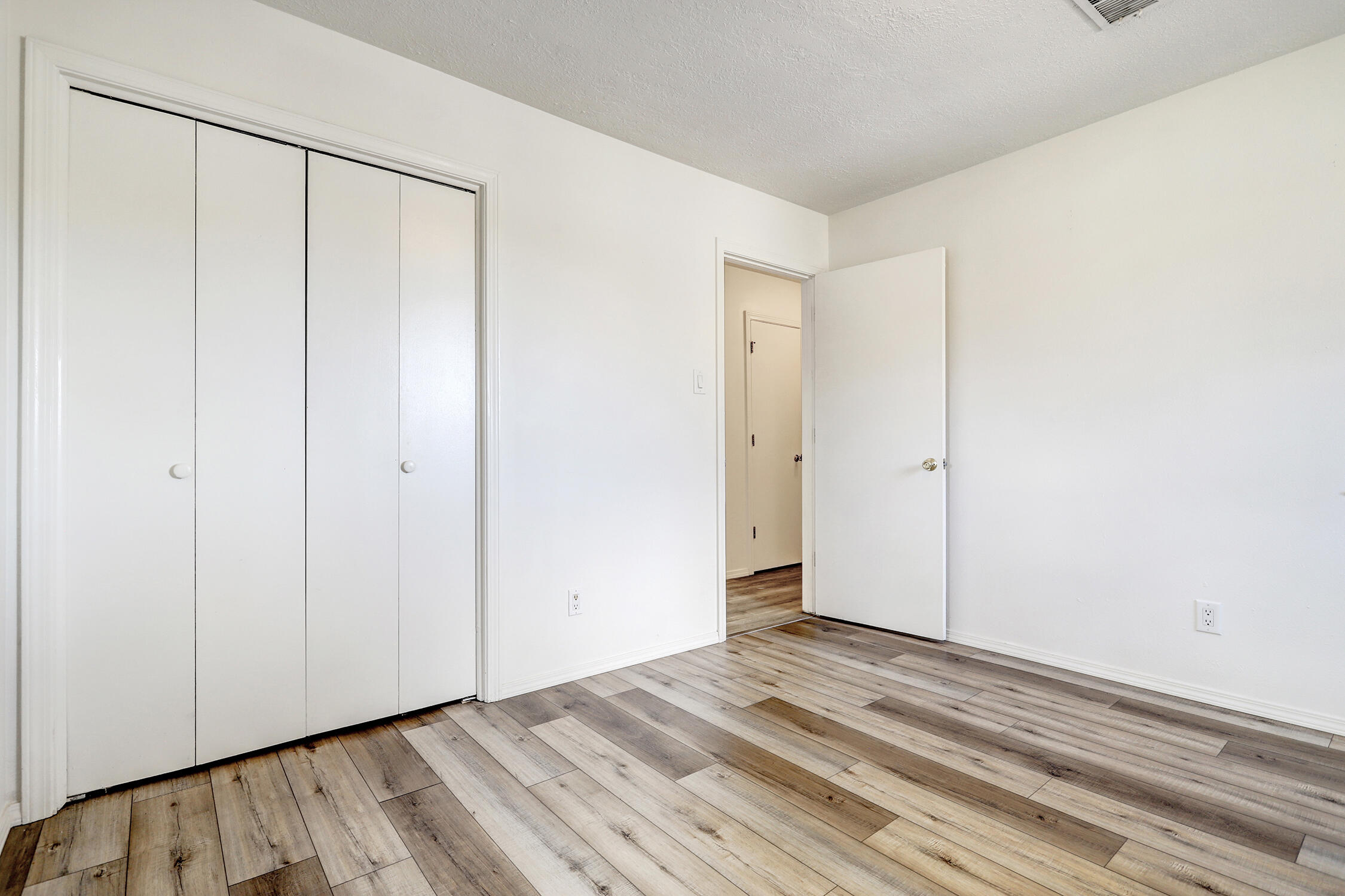Photo 8 — 1717 Bellehaven Court NE