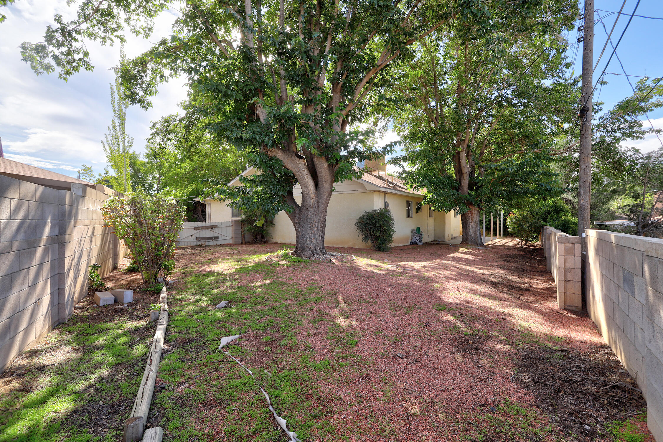 Photo 5 — 1717 Bellehaven Court NE