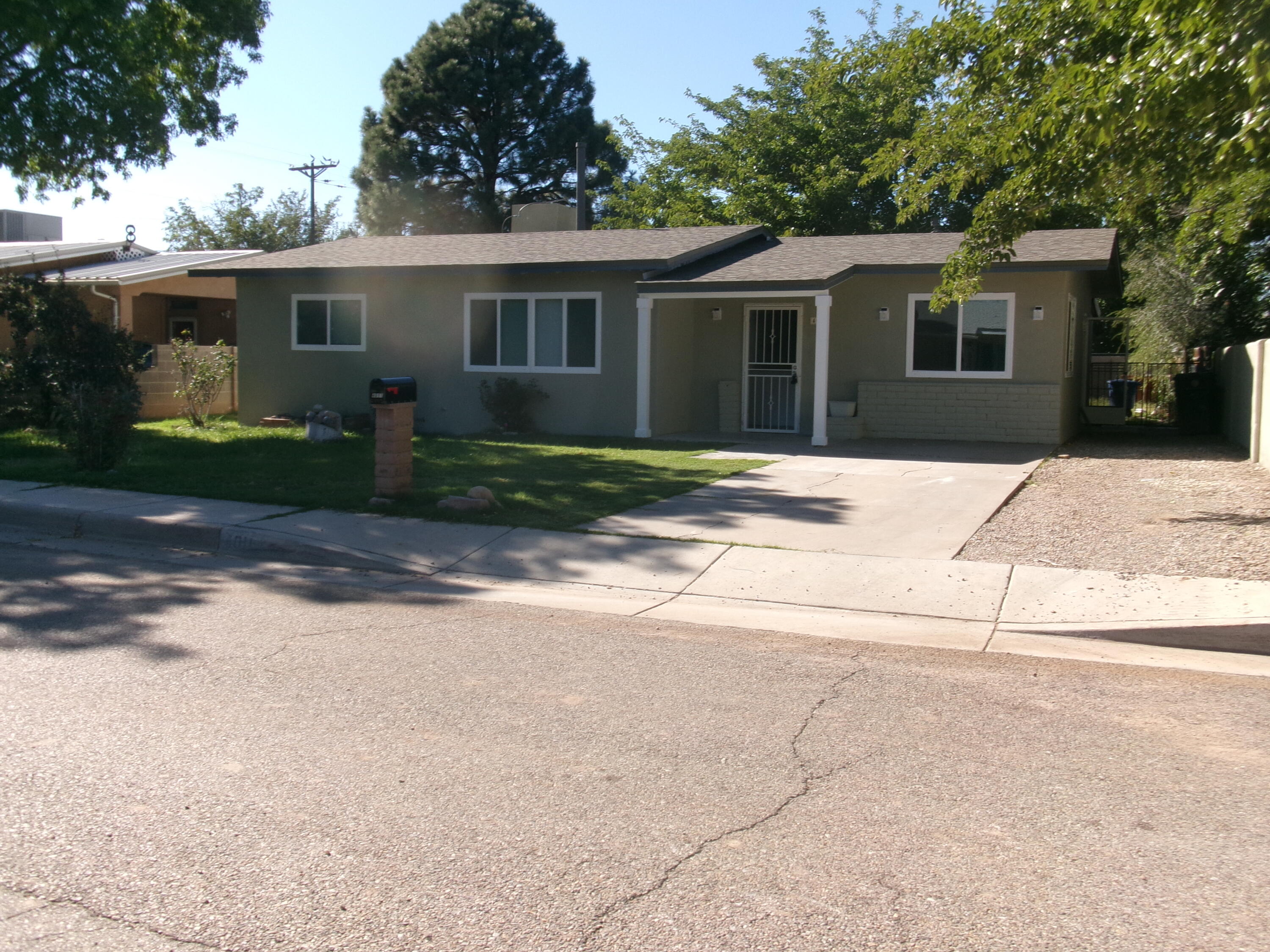 4011 Broadview Place NW, Albuquerque, NM 87107