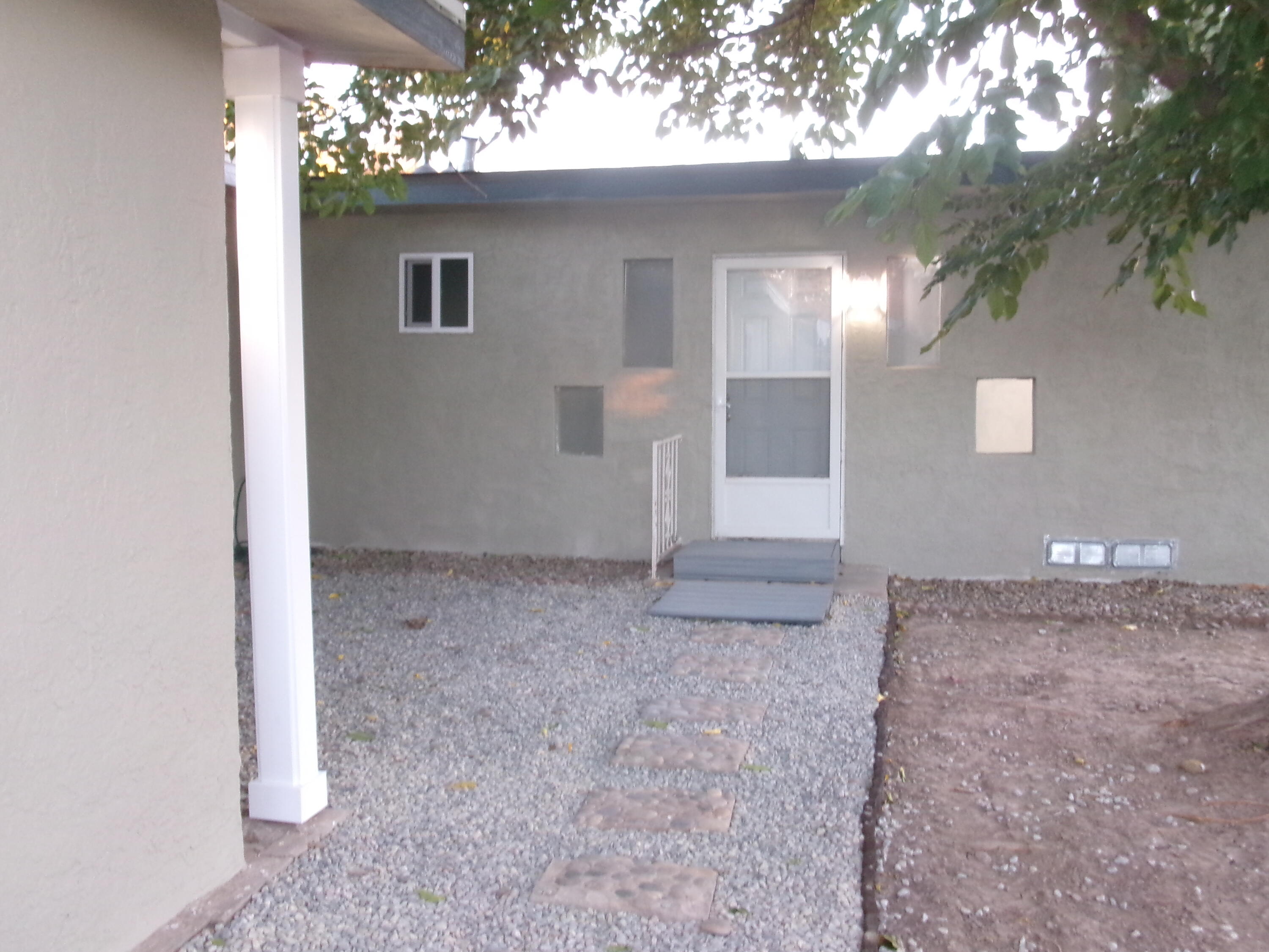 Photo 12 — 4011 Broadview Place NW