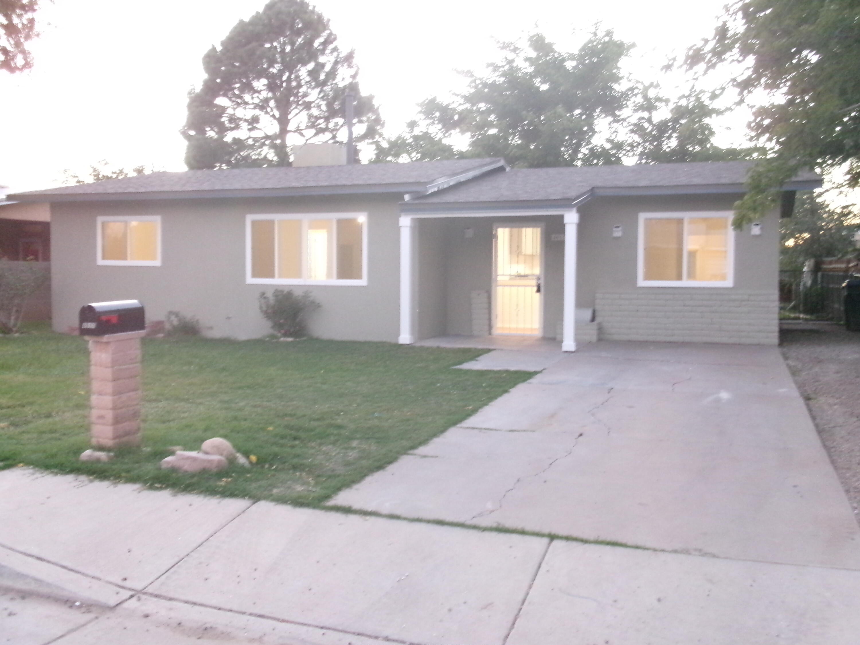 Photo 6 — 4011 Broadview Place NW