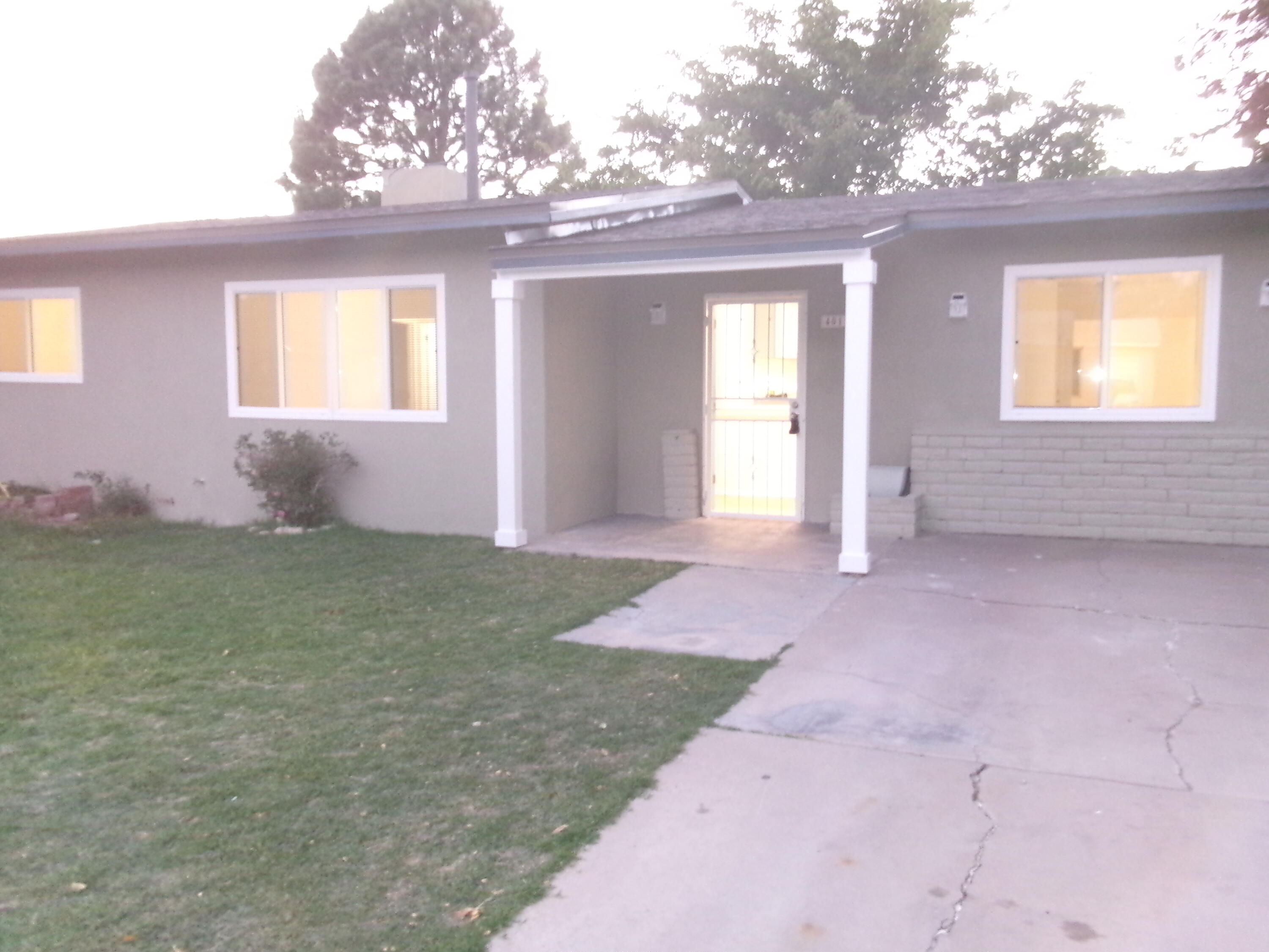 Photo 3 — 4011 Broadview Place NW
